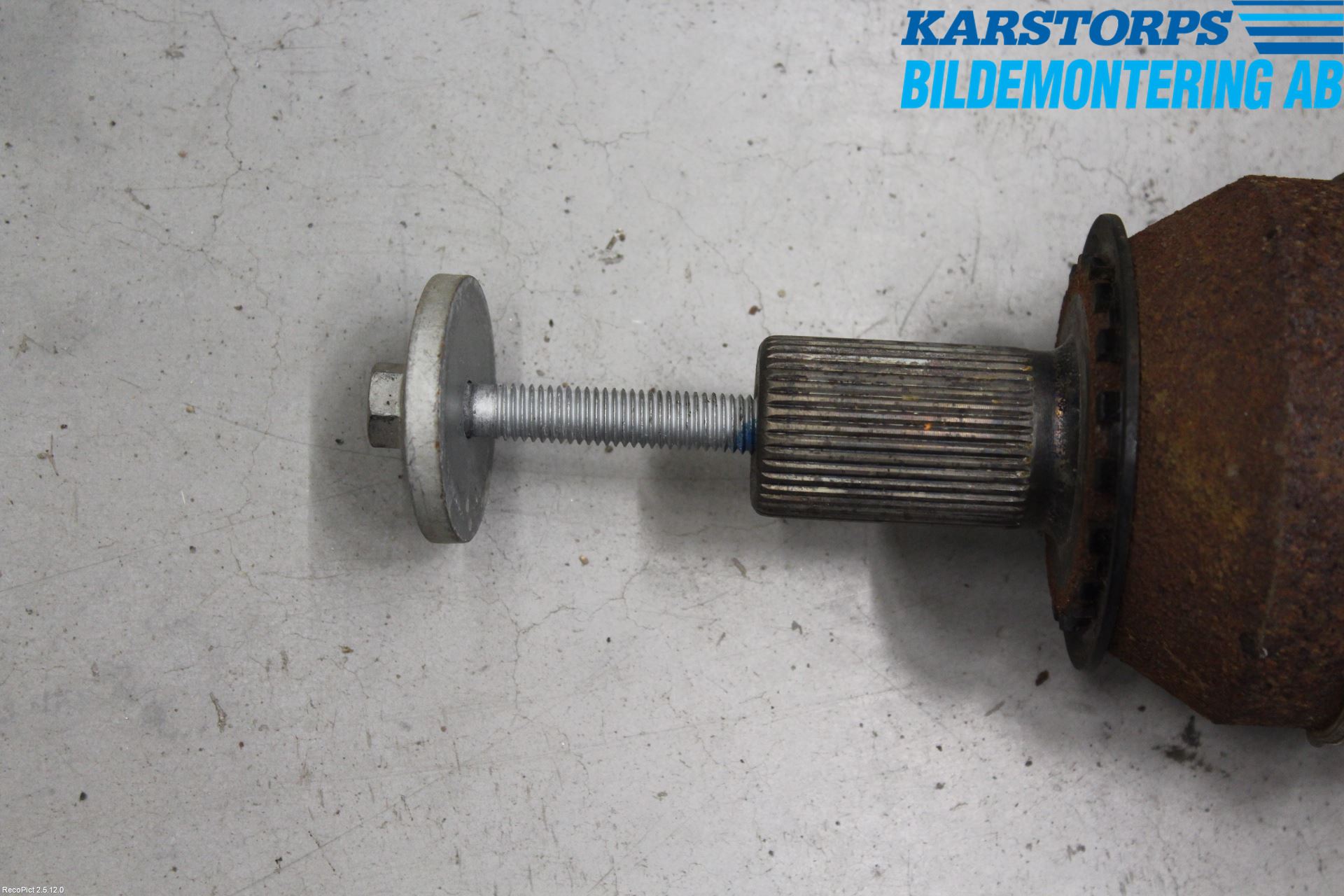 Volvo V70 14-16 Drivaxel Fram Vänster