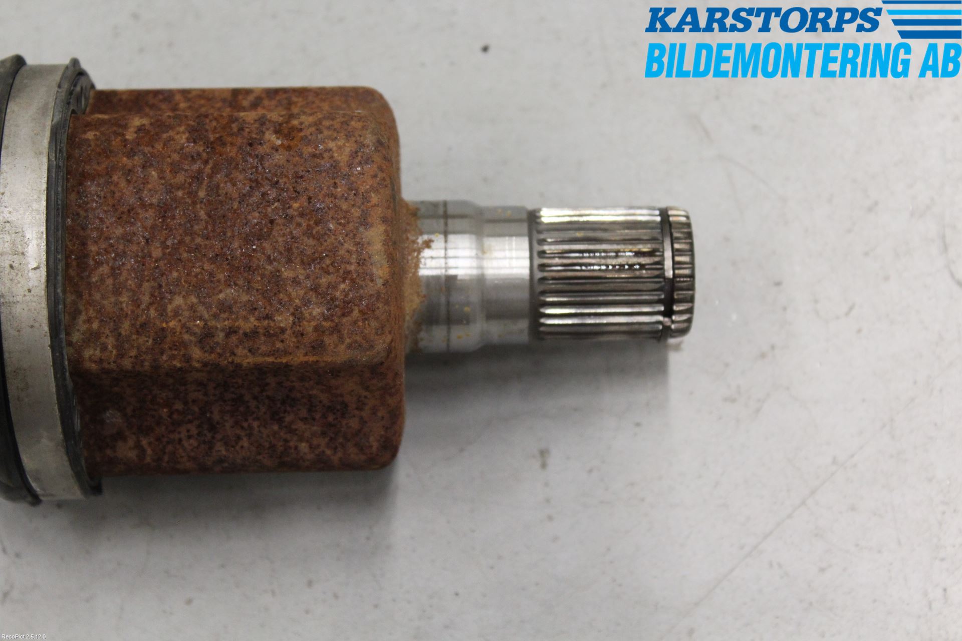 Volvo V70 14-16 Drivaxel Fram Vänster
