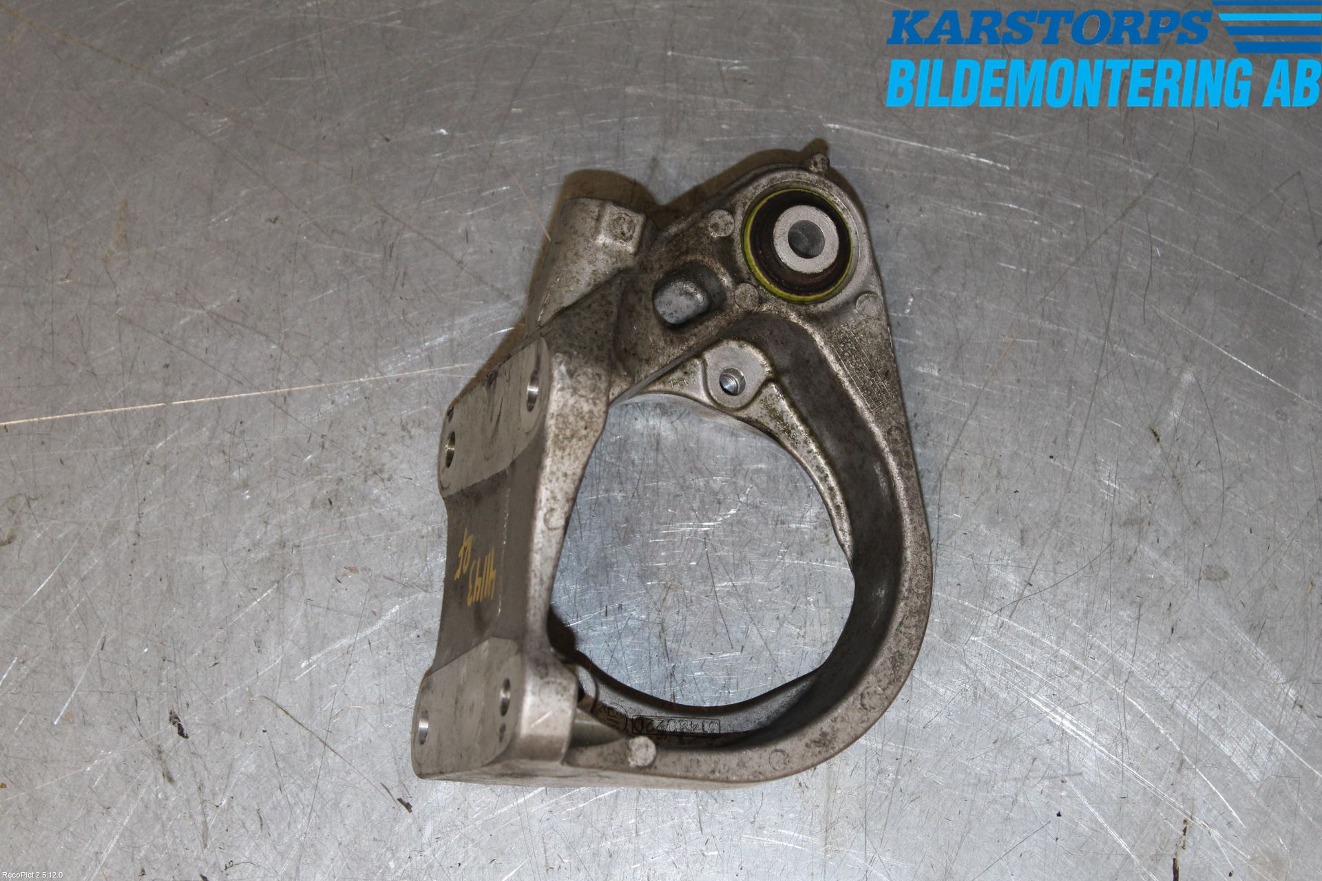 Volvo V60 14-18 Mellanaxel Stödlager