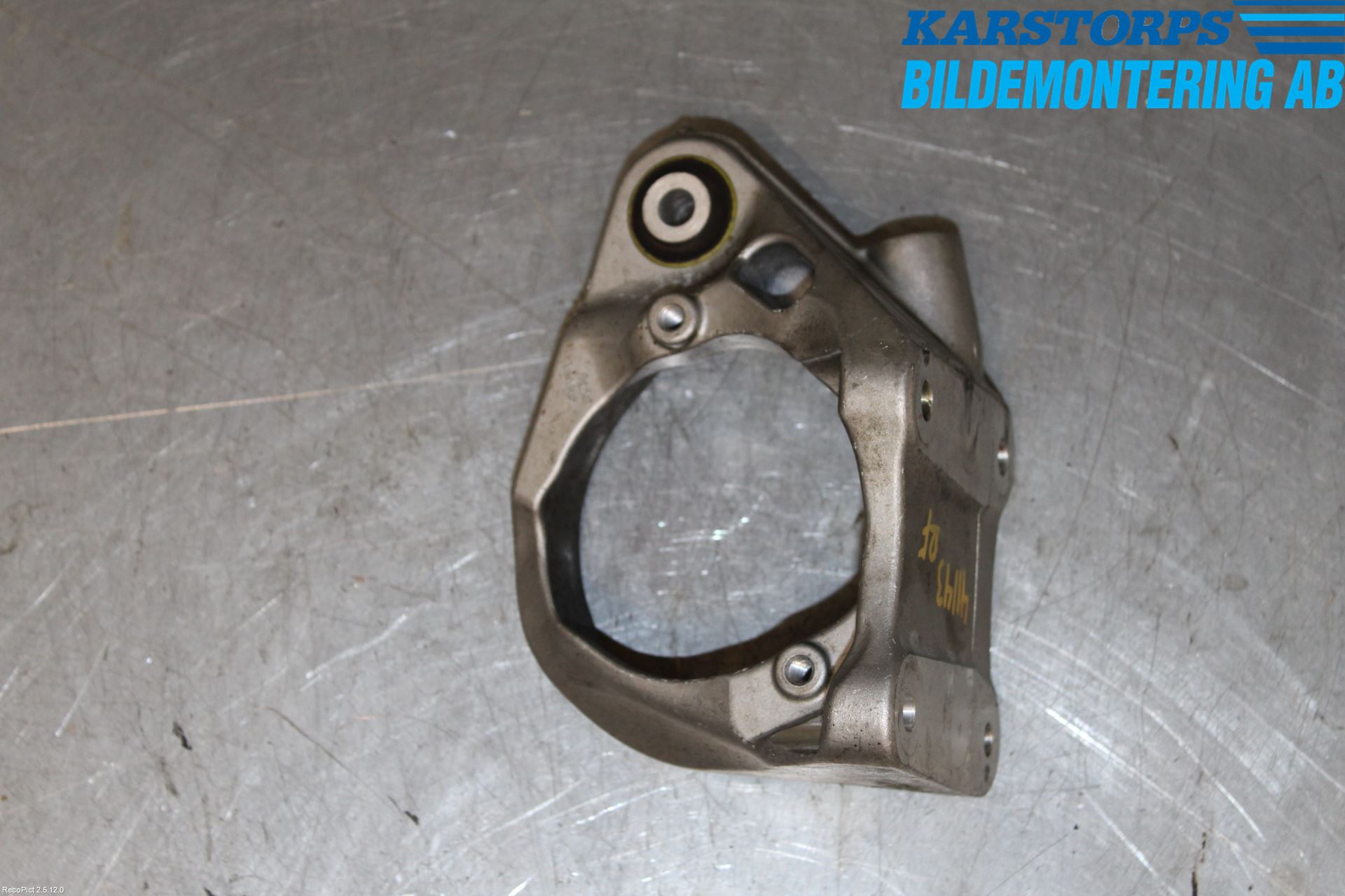 Volvo V60 14-18 Mellanaxel Stödlager