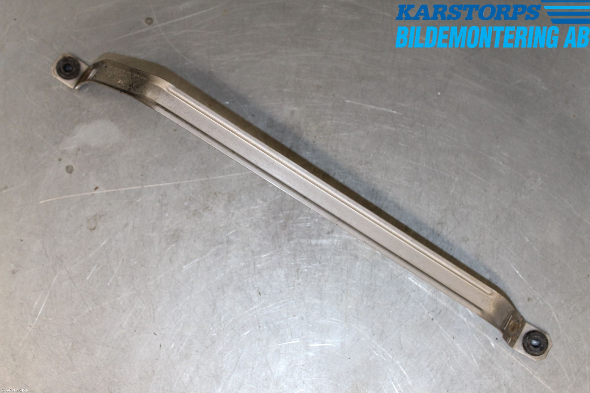 BMW 5 F10/F11/F18 09-17 Bränsletanksband