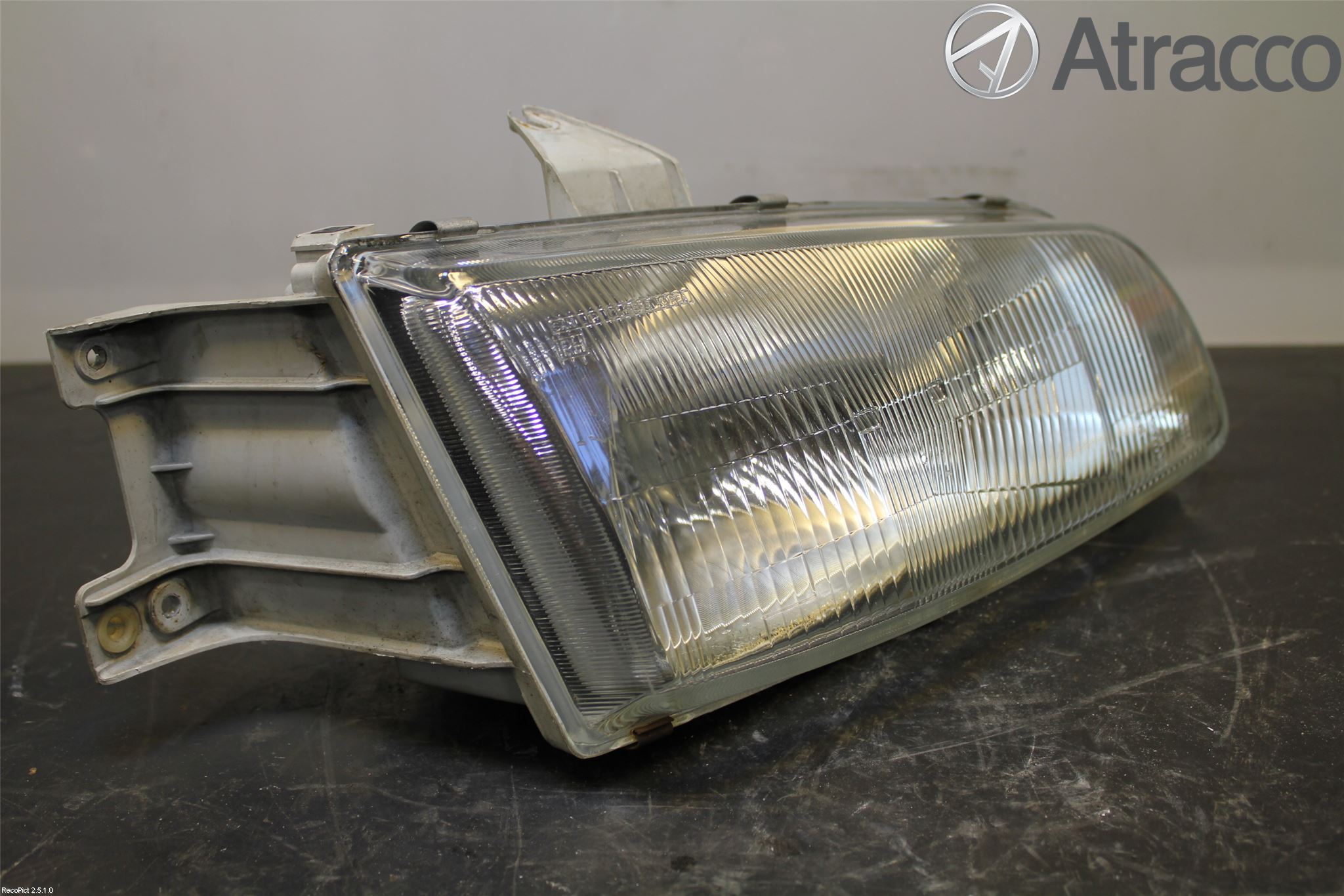 Hyundai H1/STAREX  97-08 Strålkastare Höger