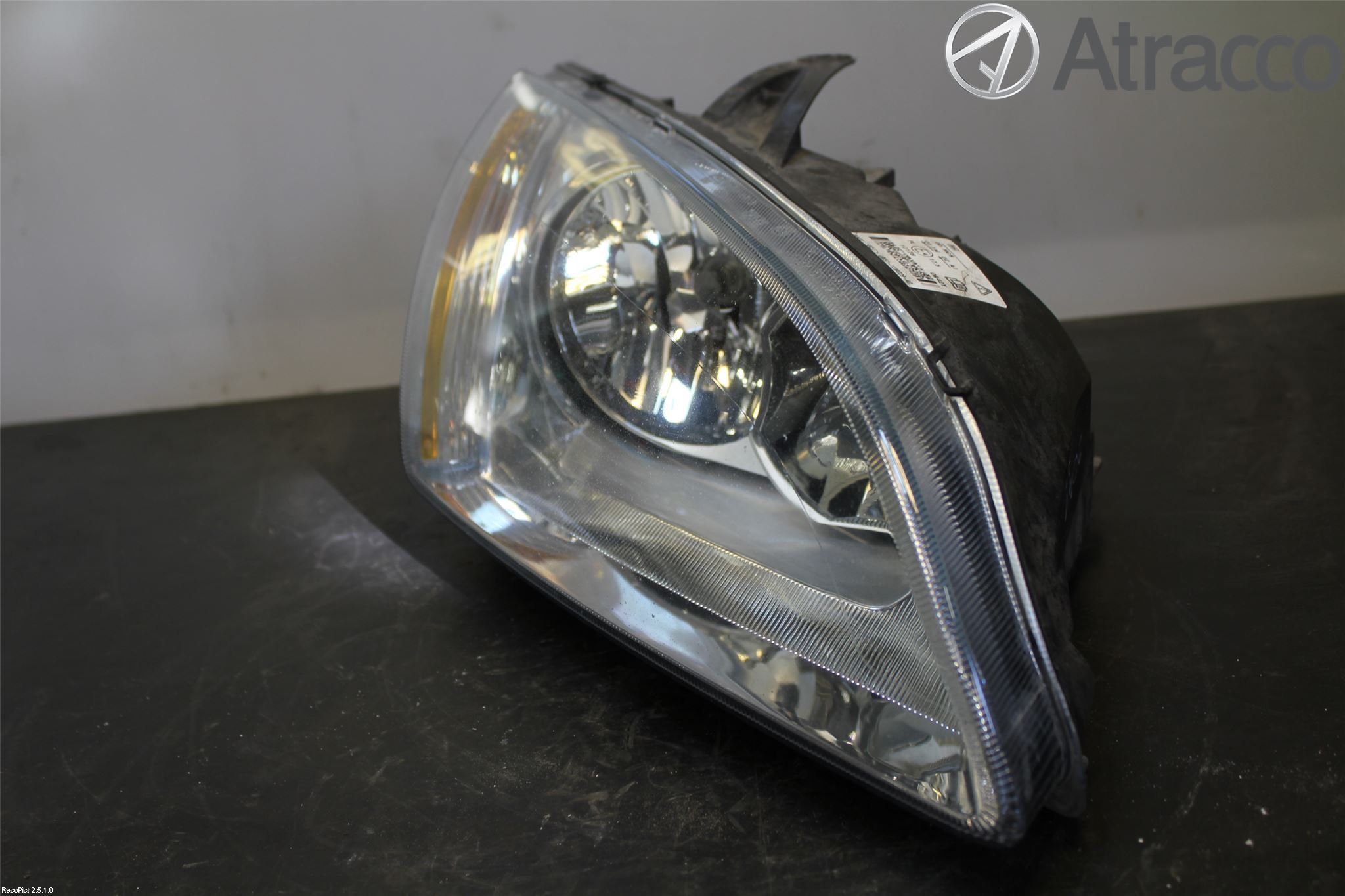 Ford FOCUS     04-07 Strålkastare Höger