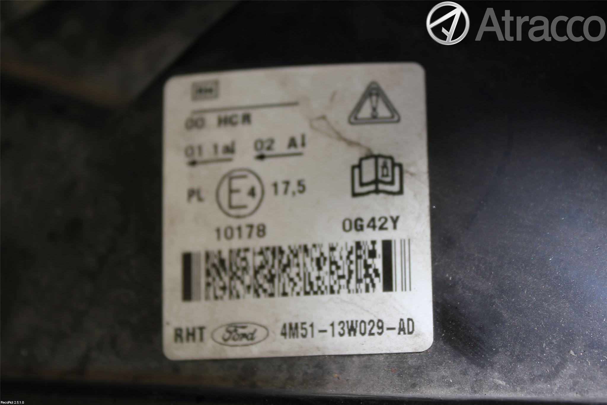 Ford FOCUS     04-07 Strålkastare Höger