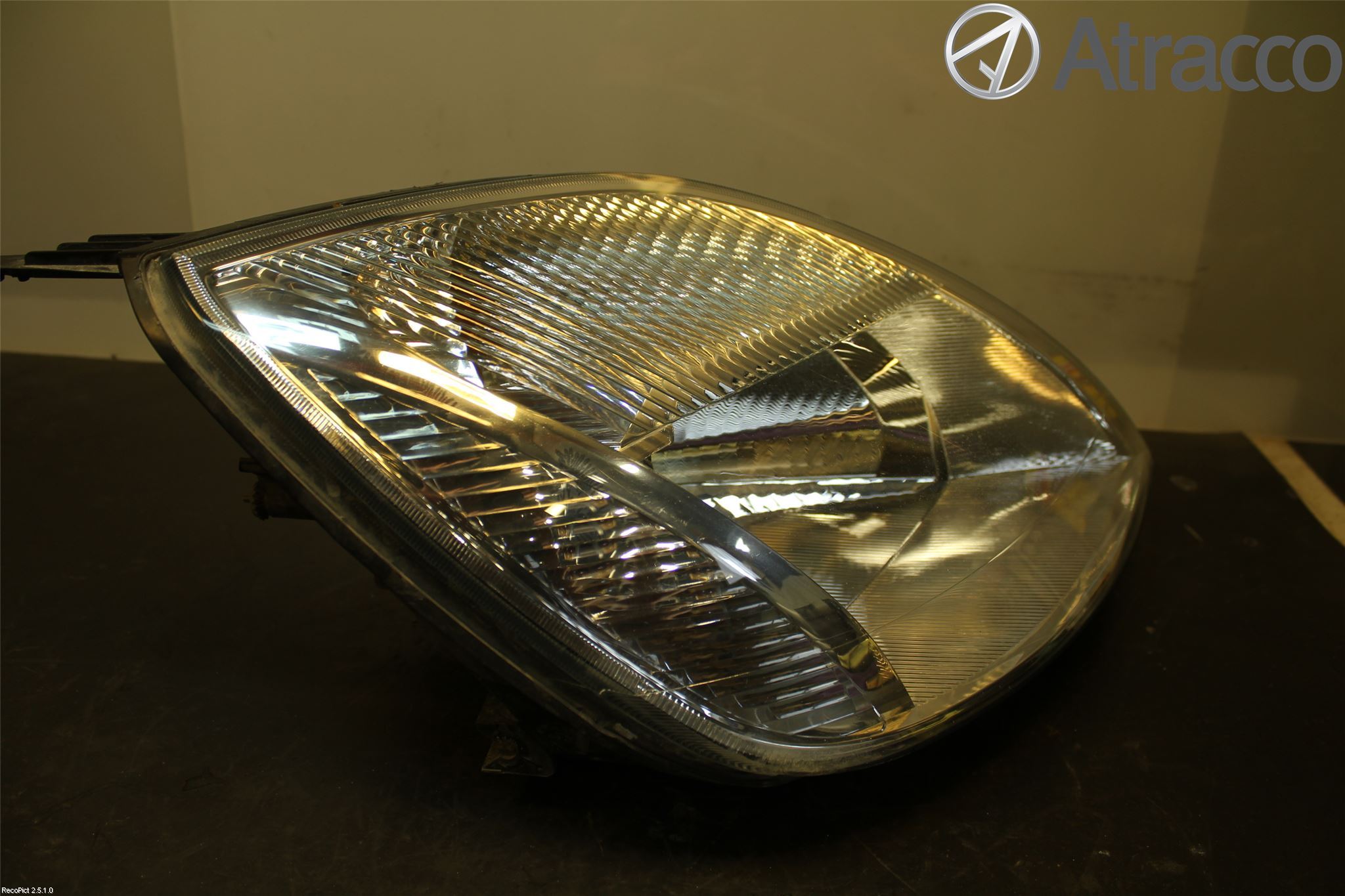 Ford FIESTA     02-05 Strålkastare Höger