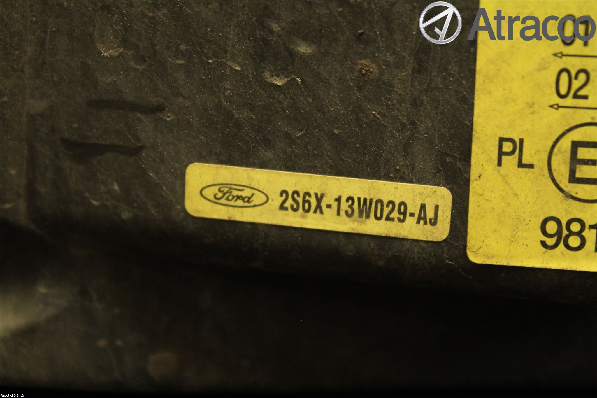 Ford FIESTA     02-05 Strålkastare Höger