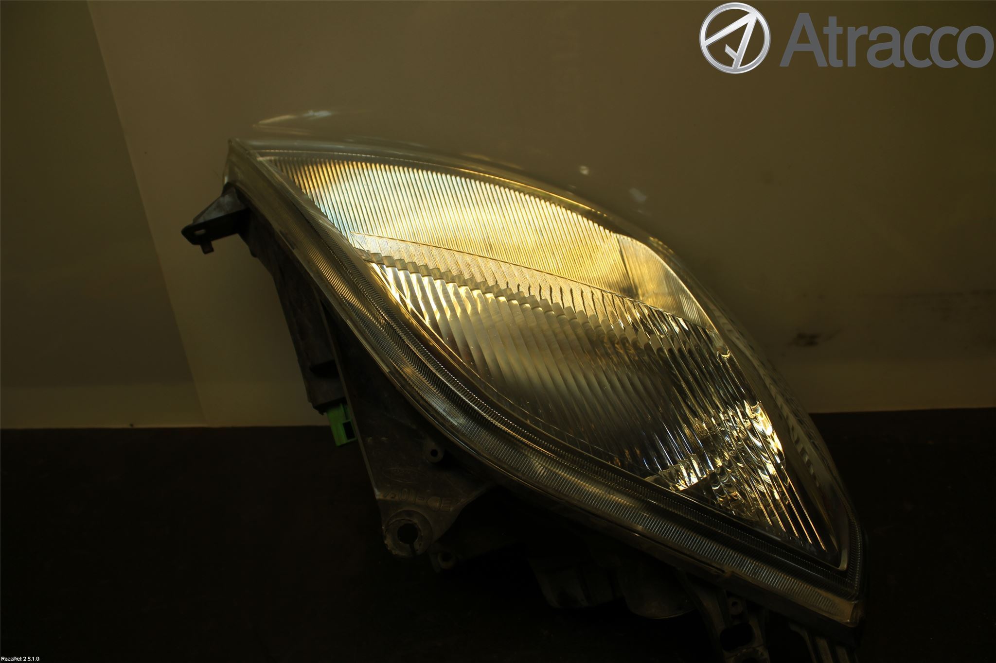 Ford FIESTA     02-05 Strålkastare Höger