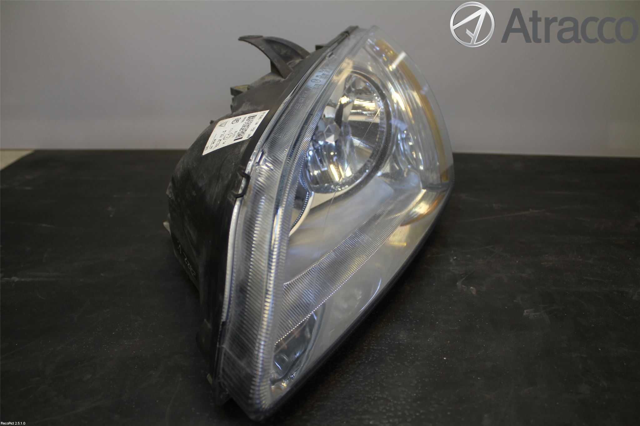 Ford FOCUS     04-07 Strålkastare Vänster