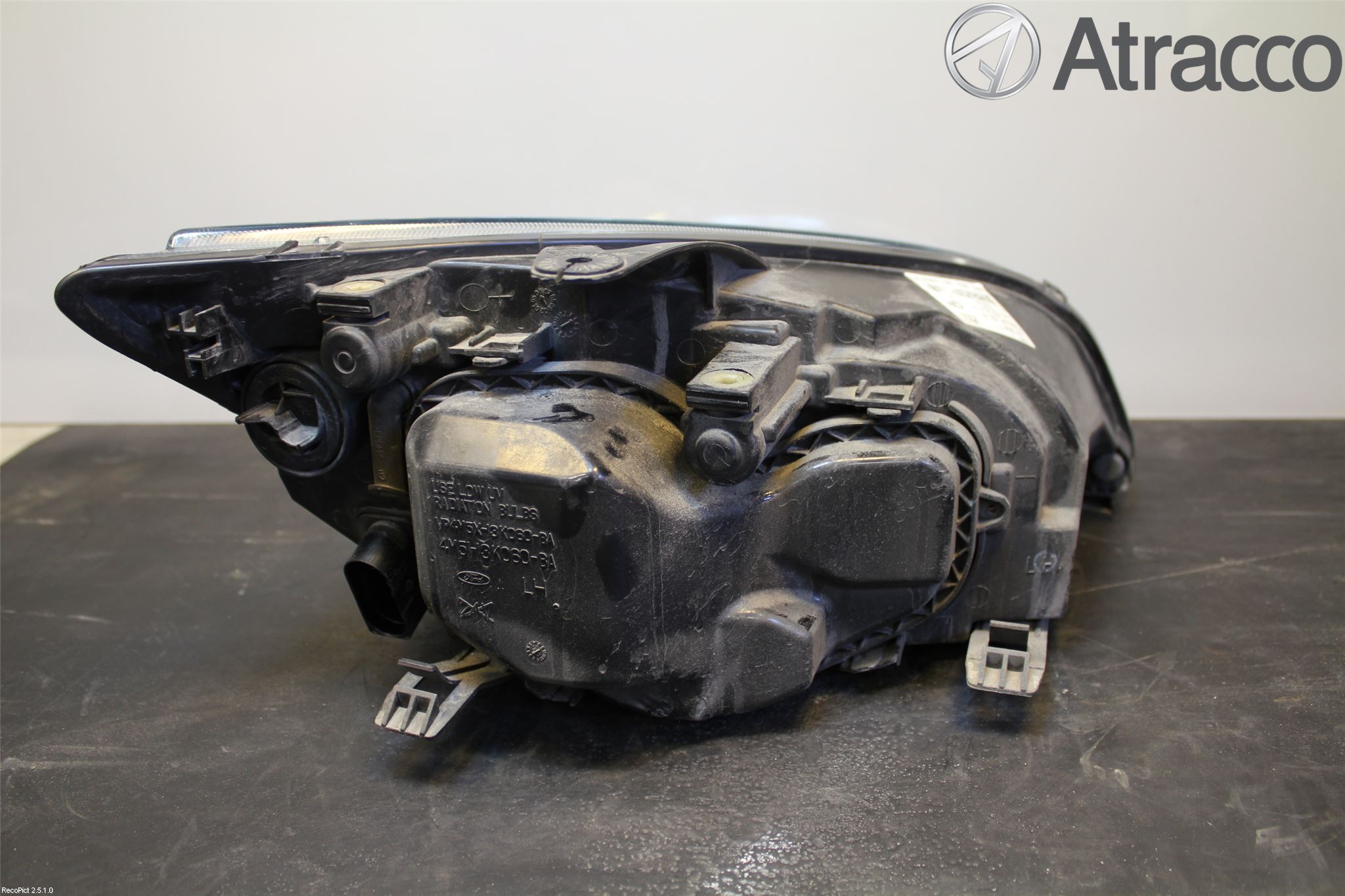 Ford FOCUS     04-07 Strålkastare Vänster