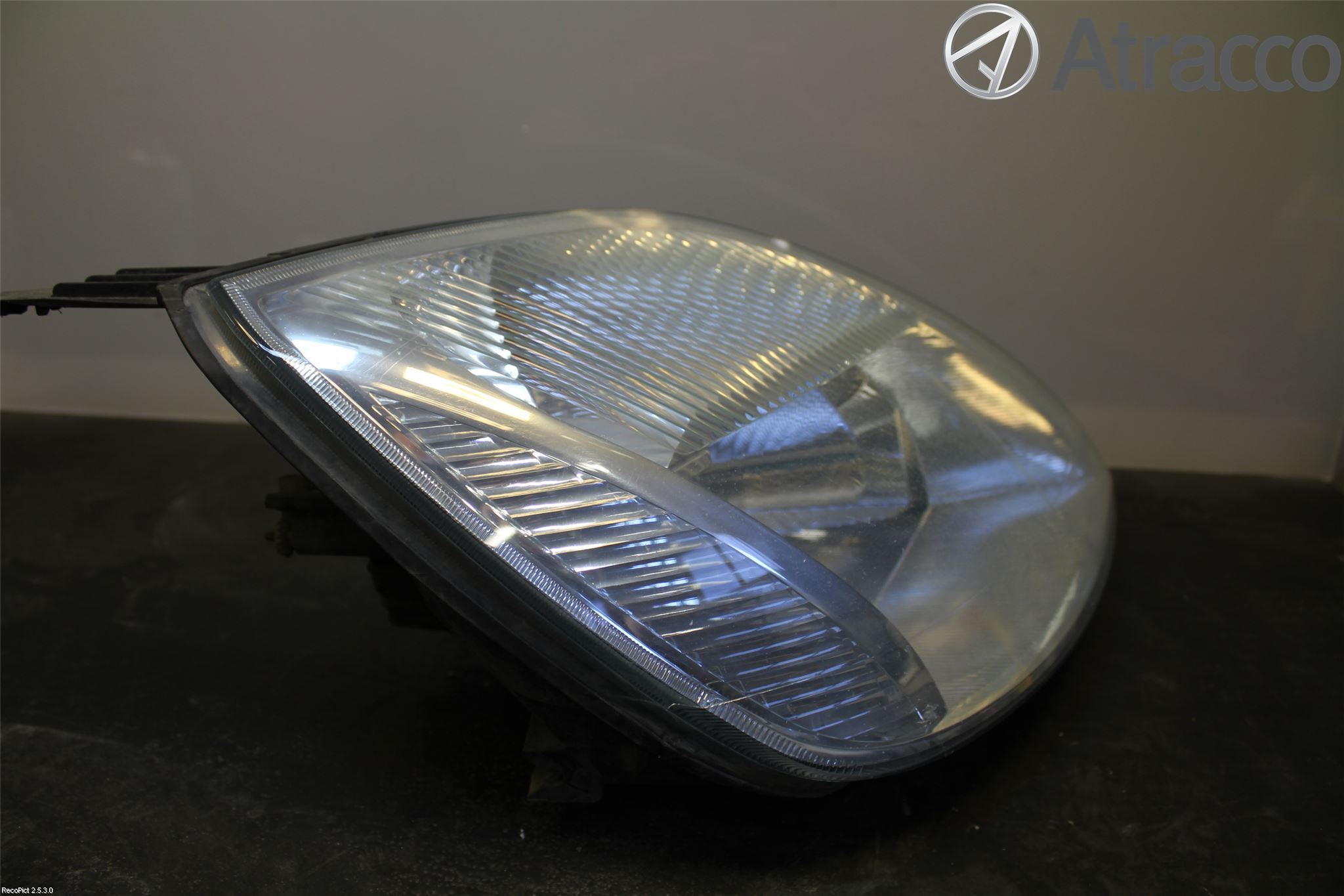 Ford FIESTA     02-05 Strålkastare Höger