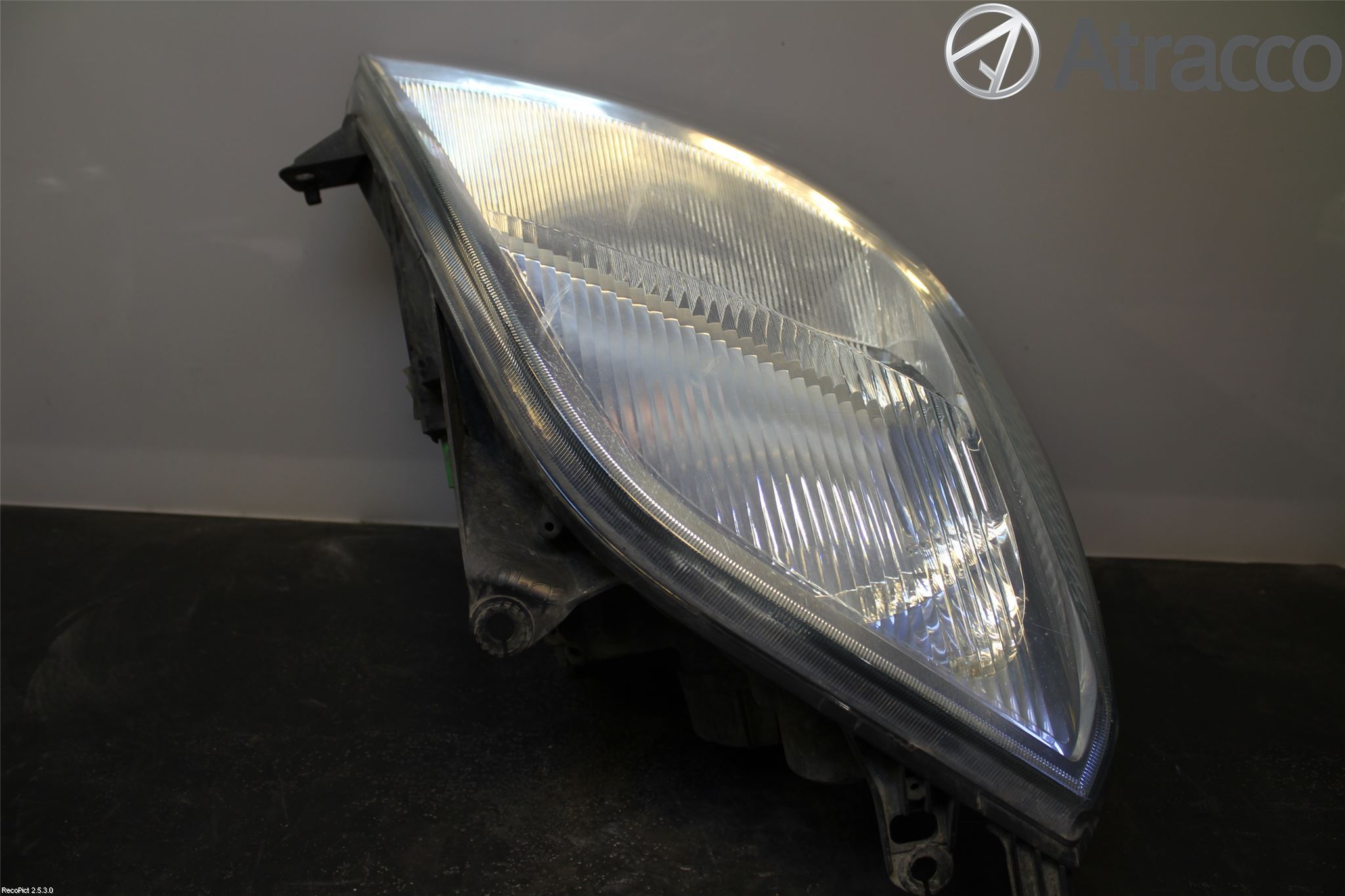 Ford FIESTA     02-05 Strålkastare Höger