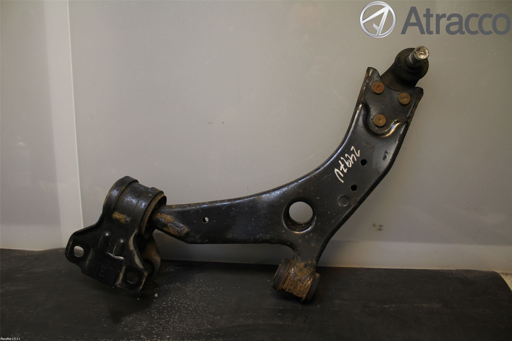 Volvo V40 12-19 Bärarm Fram Undre Vä