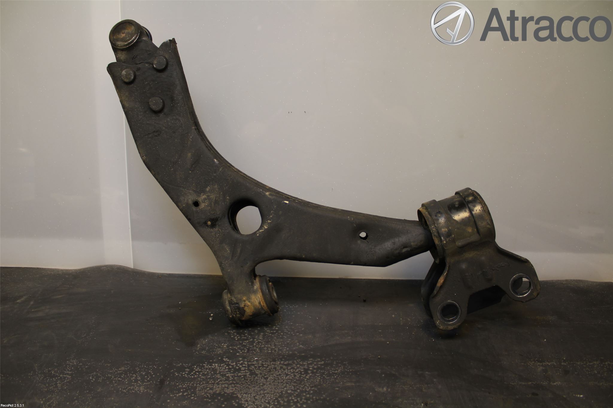 Volvo V40 12-19 Bärarm Fram Undre Vä