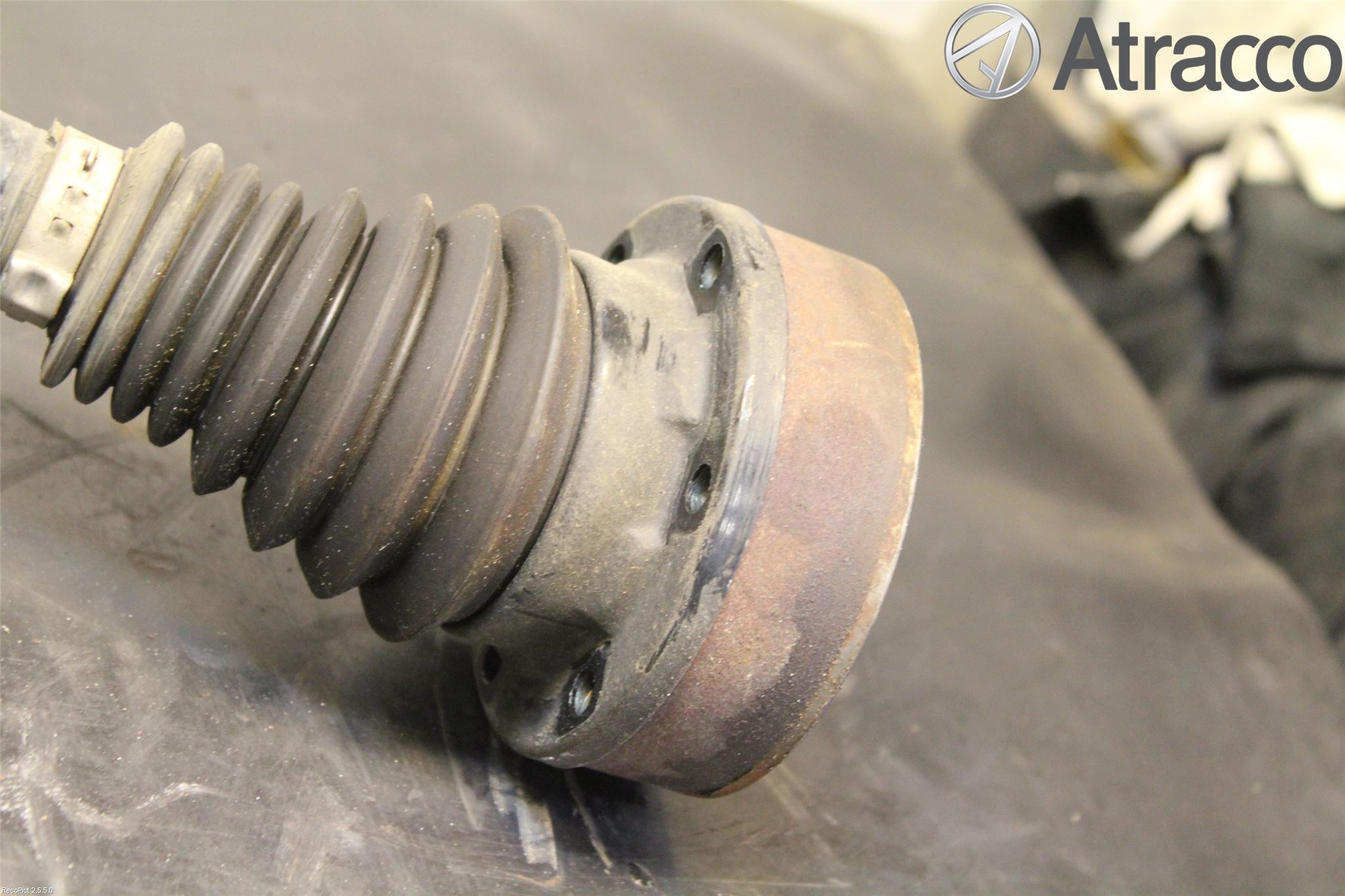 Volkswagen VW GOLF V 04-09 Drivaxel Fram Höger