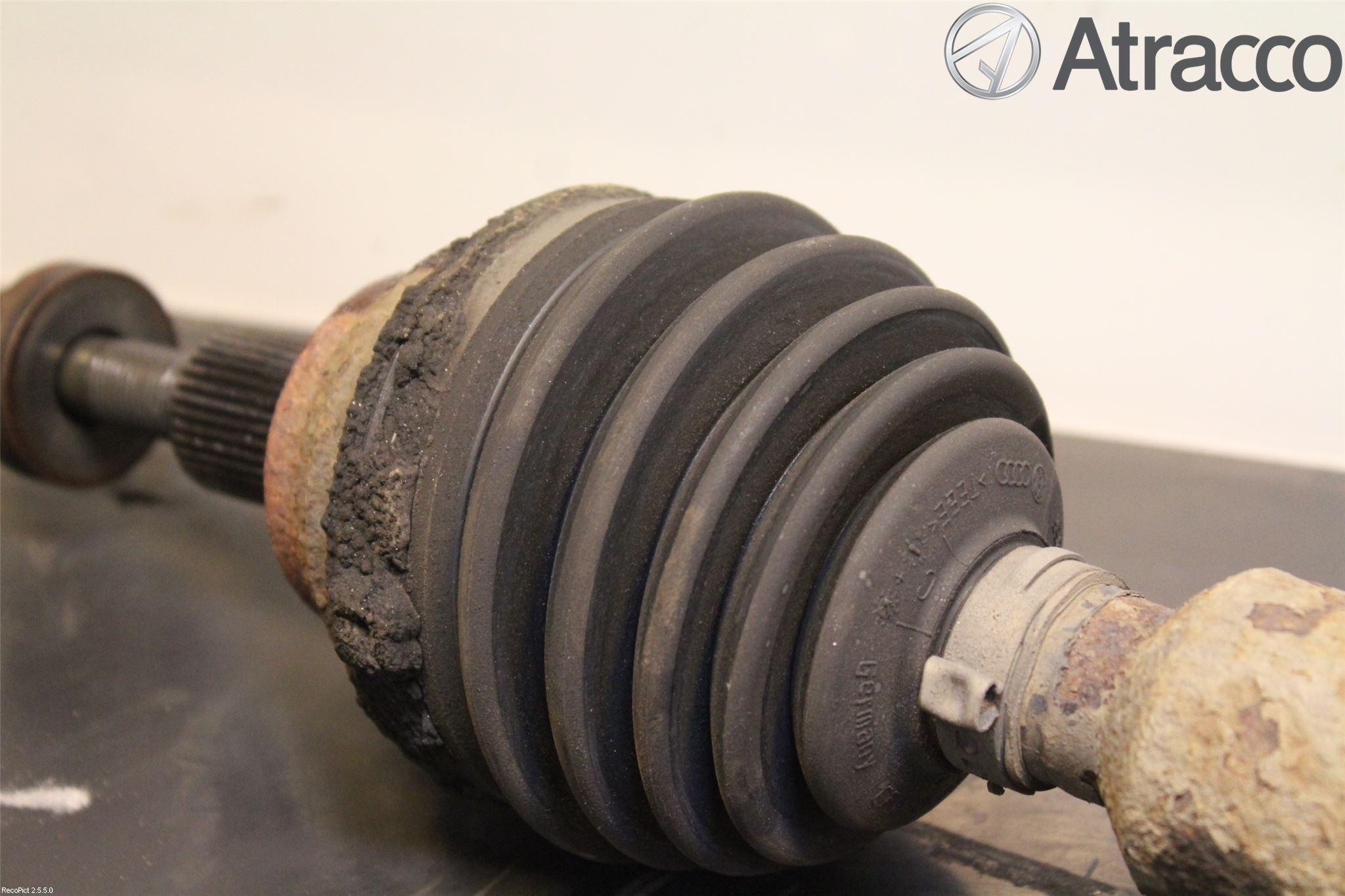 Volkswagen VW GOLF V 04-09 Drivaxel Fram Höger