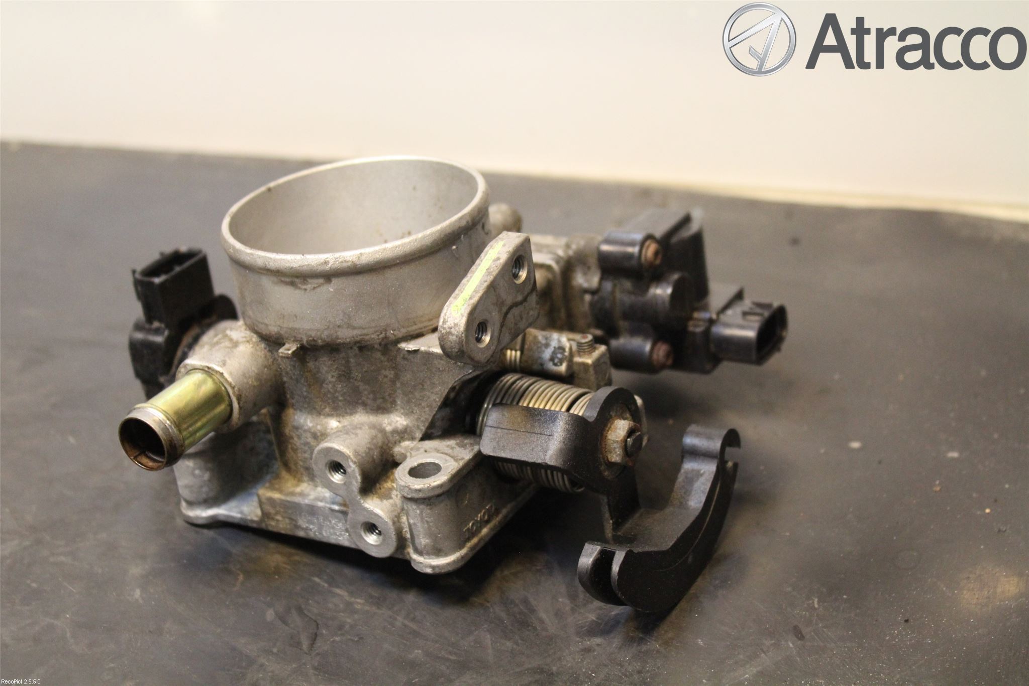 Toyota AVENSIS 98-02 Injspjällhus