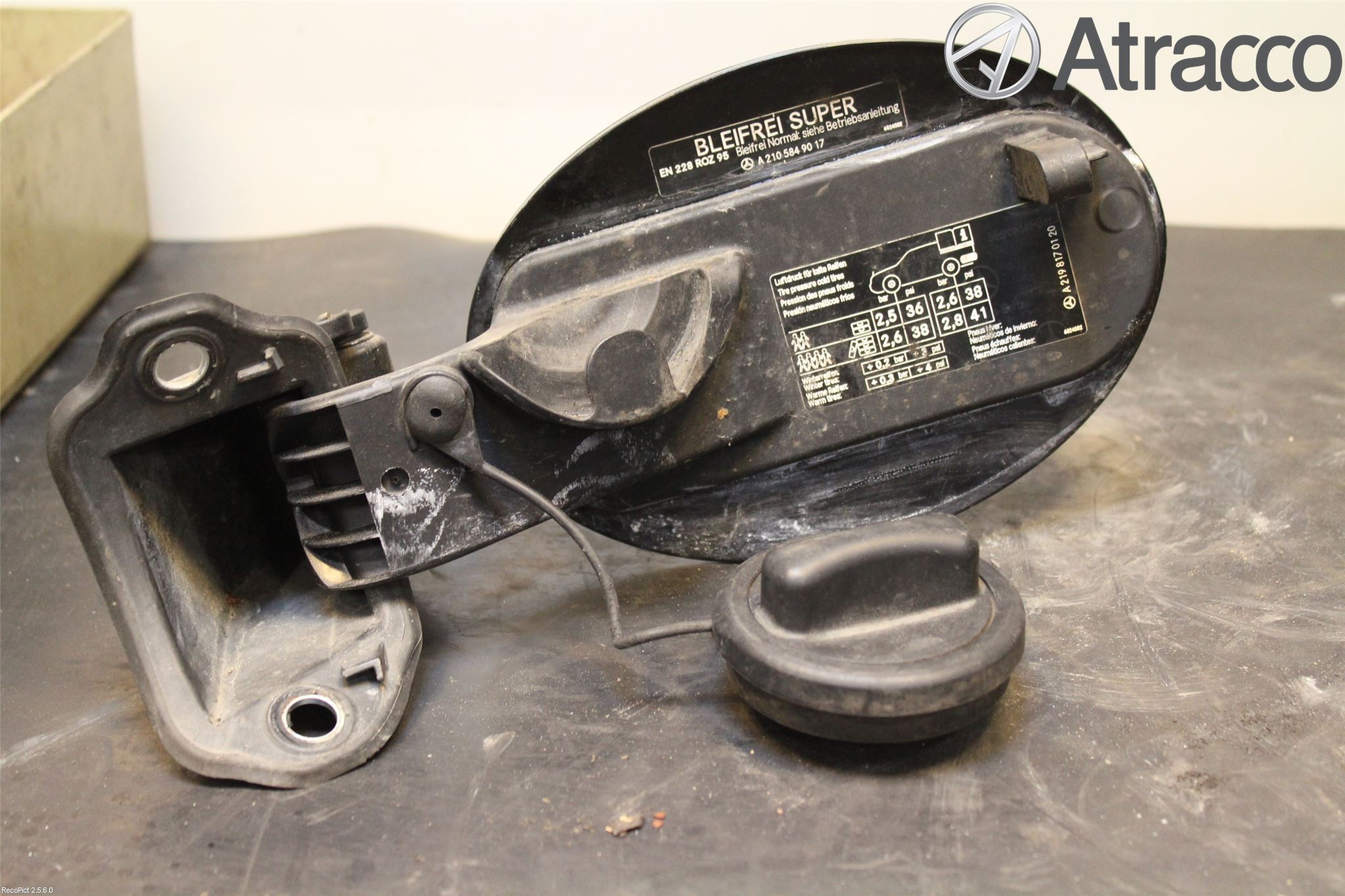 Mercedes-Benz MB CLS (C219) 03-11 Tanklucka