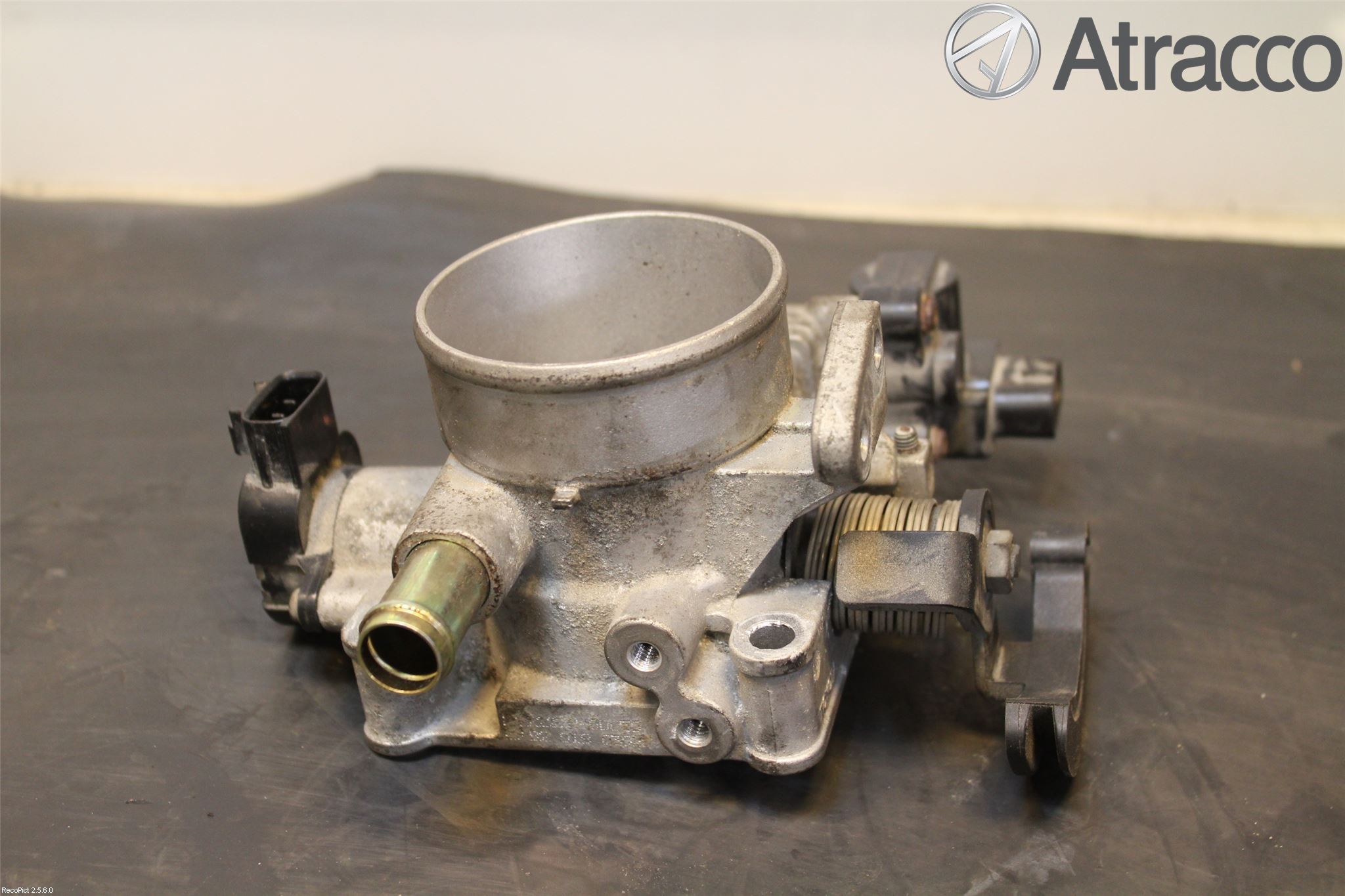 Toyota AVENSIS 98-02 Injspjällhus