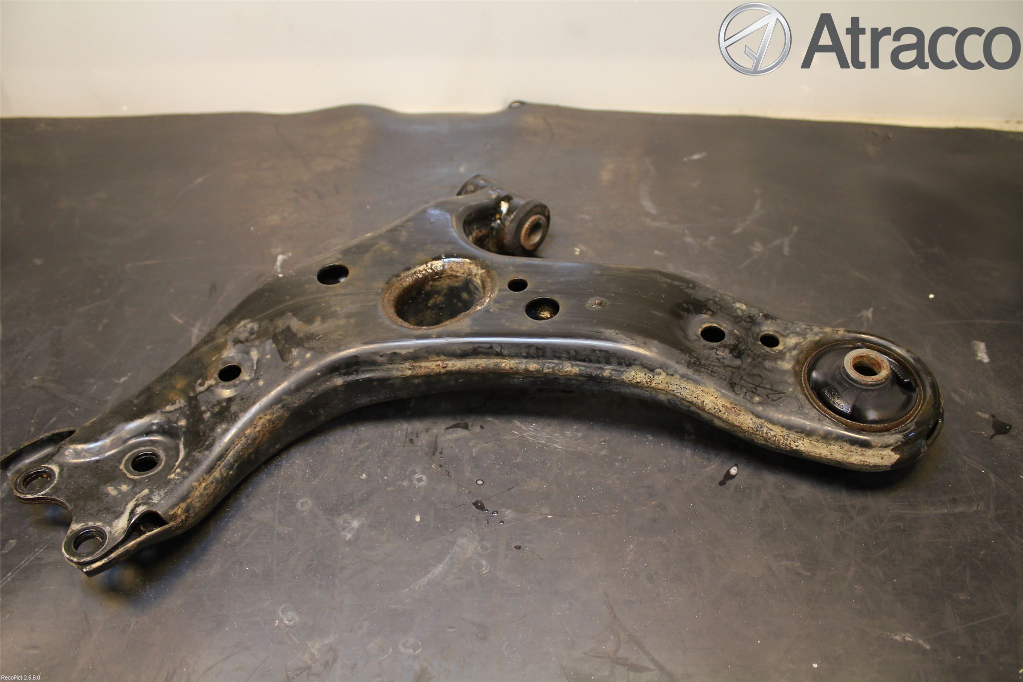 Toyota AURIS 10-12 Bärarm Fram Undre Hö