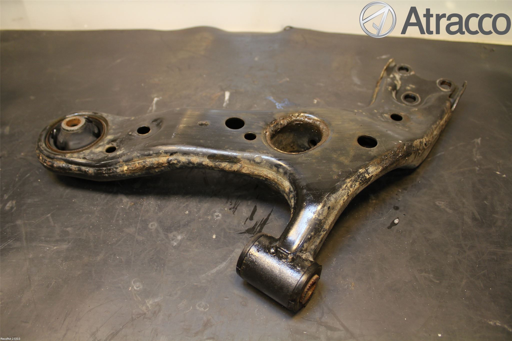 Toyota AURIS 10-12 Bärarm Fram Undre Hö