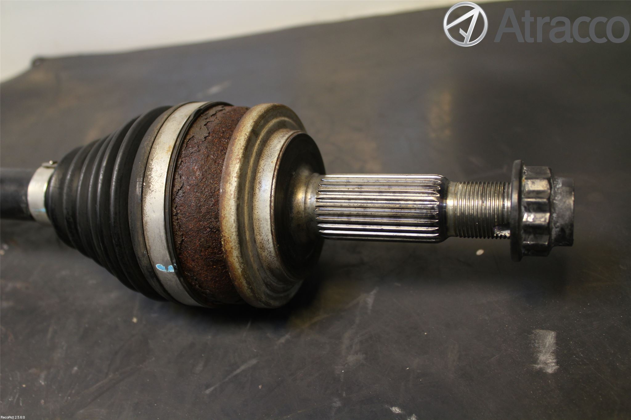 Toyota AURIS 10-12 Drivaxel Fram Vänster