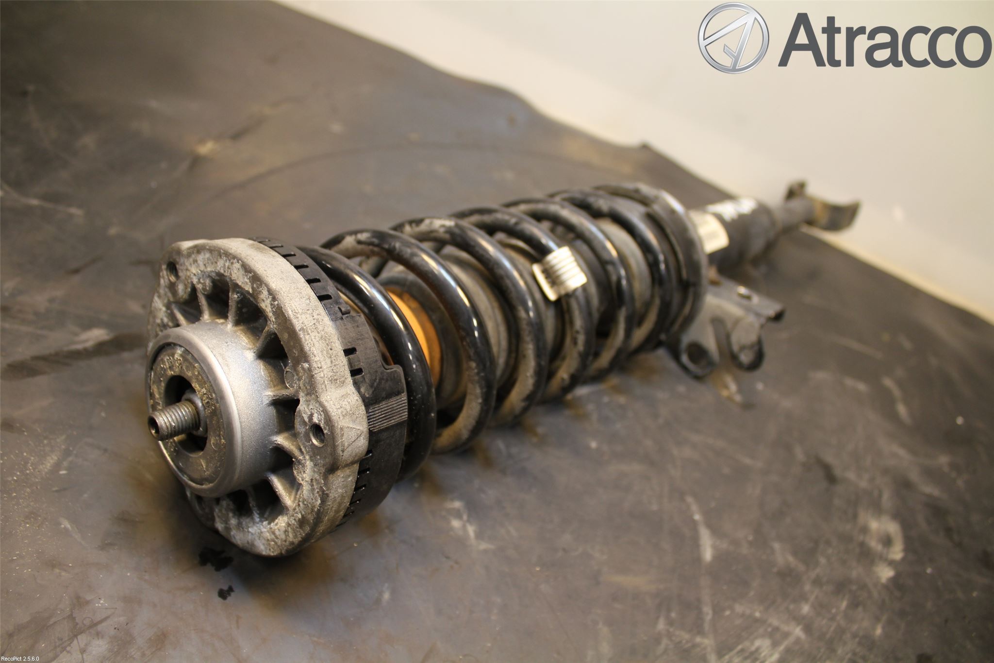 BMW 5 F10/F11/F18 09-17 Fjäderben Fram Höger
