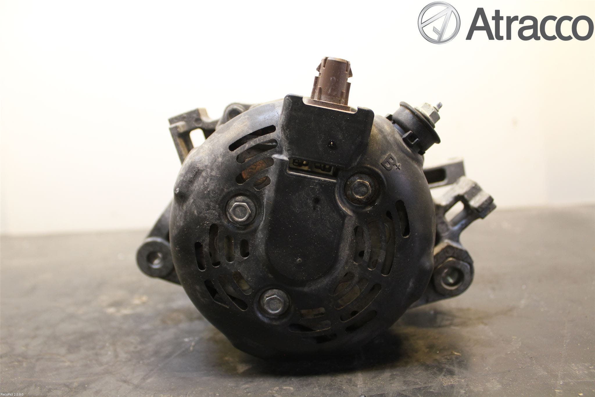 Toyota YARIS XP130 12-14 Generator