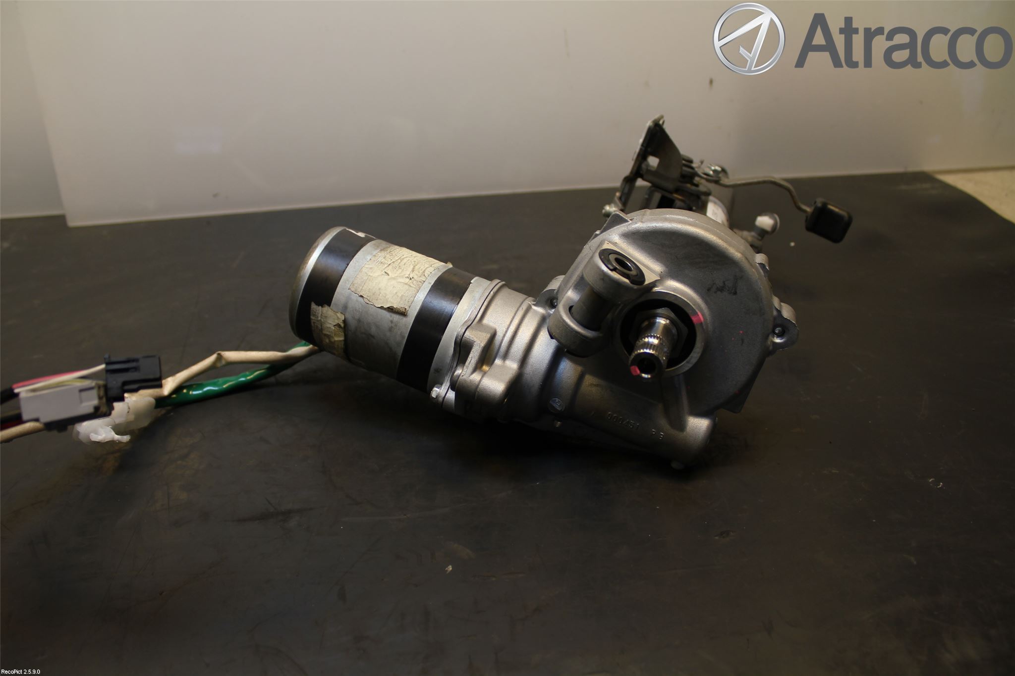 Toyota YARIS XP130 12-14 Rattaxelagg Med Inb Servo