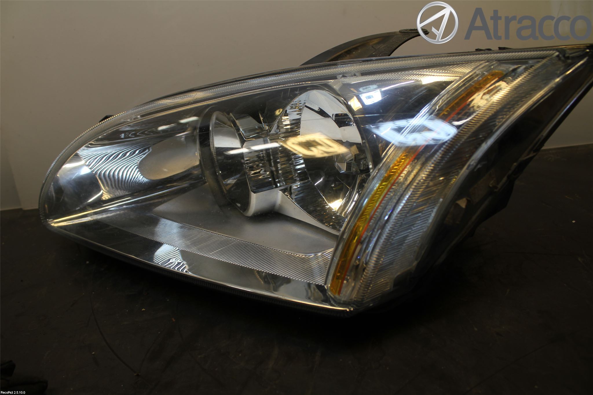 Ford FOCUS     04-07 Strålkastare Vänster