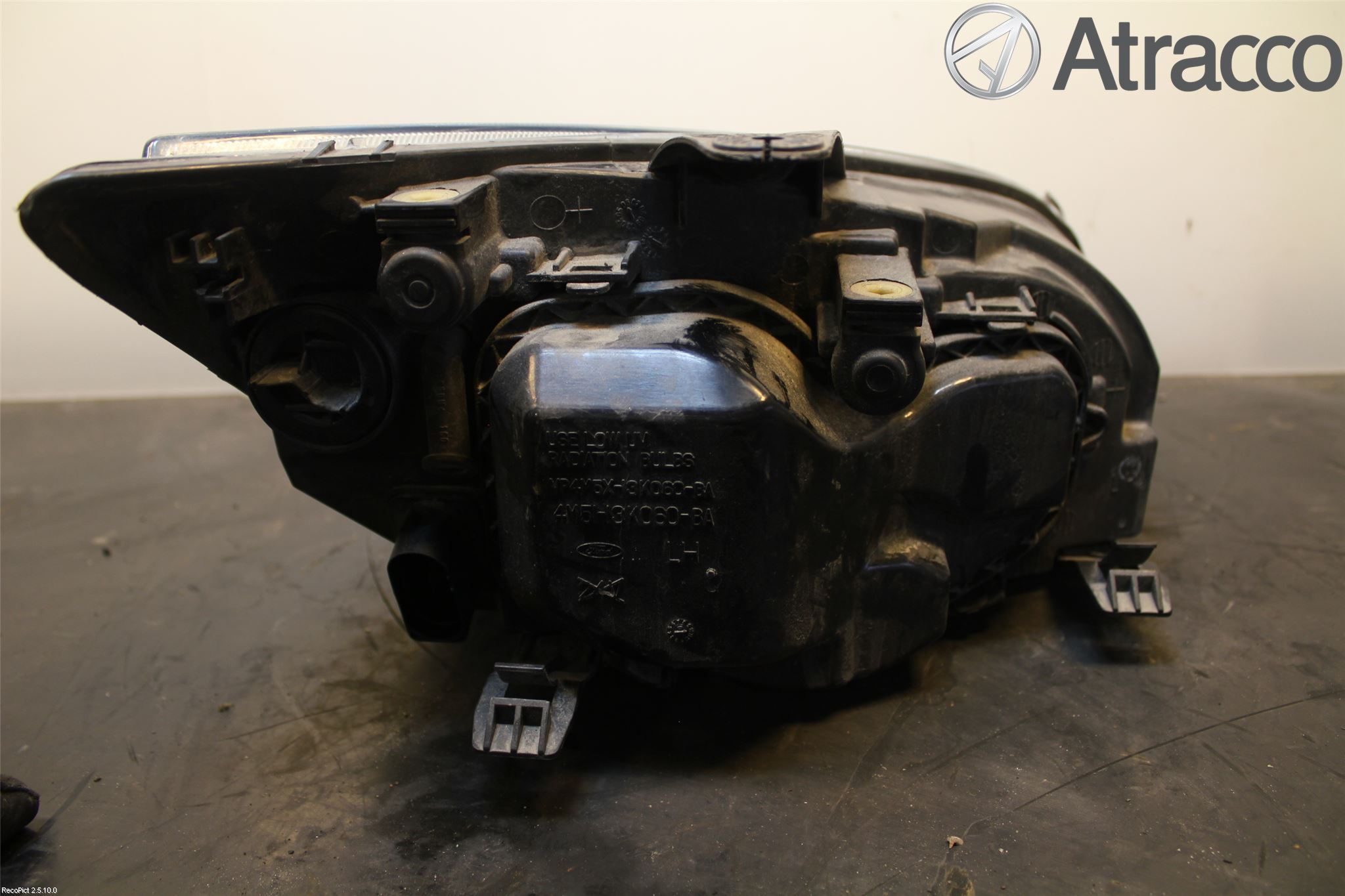 Ford FOCUS     04-07 Strålkastare Vänster