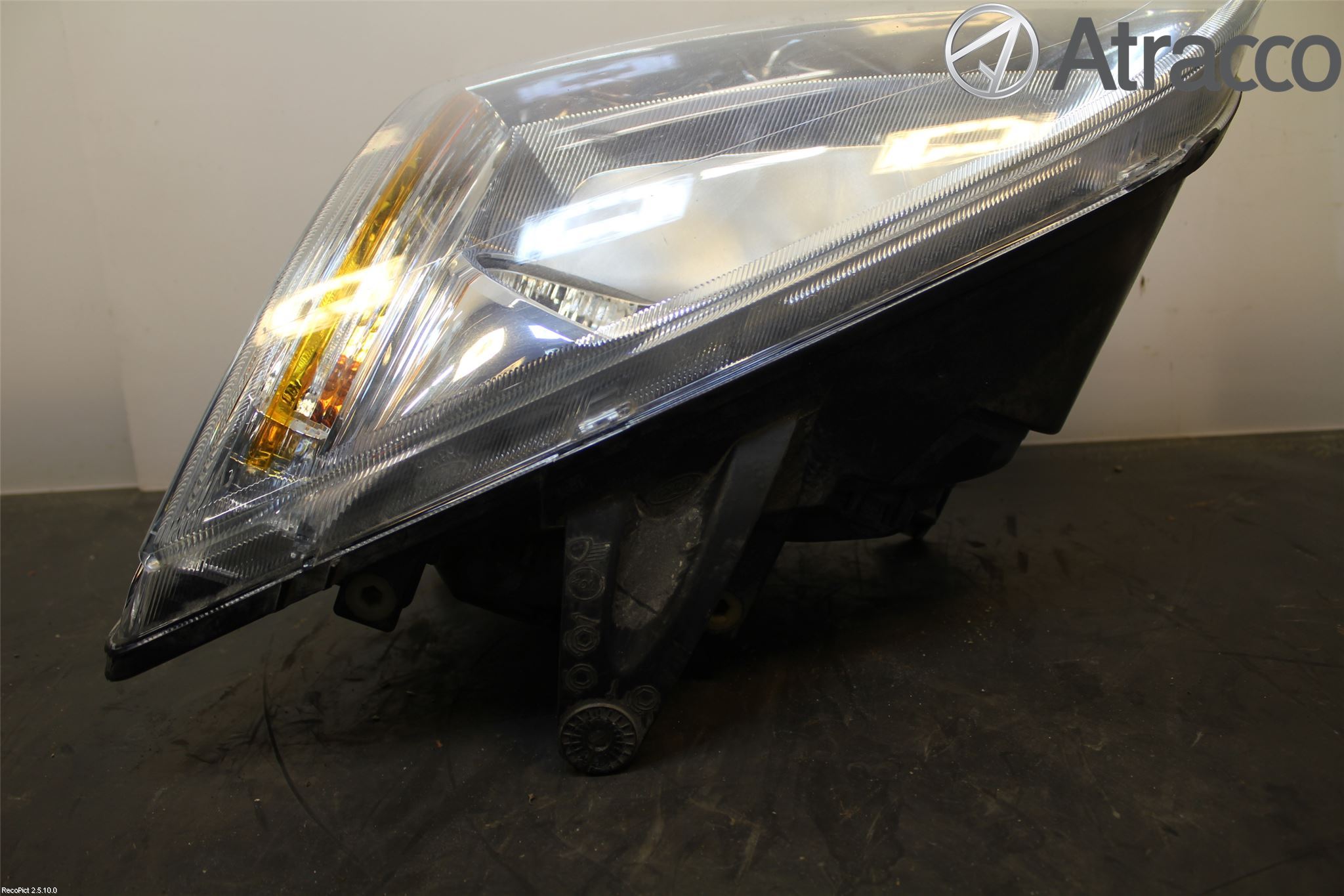 Ford FOCUS     04-07 Strålkastare Vänster