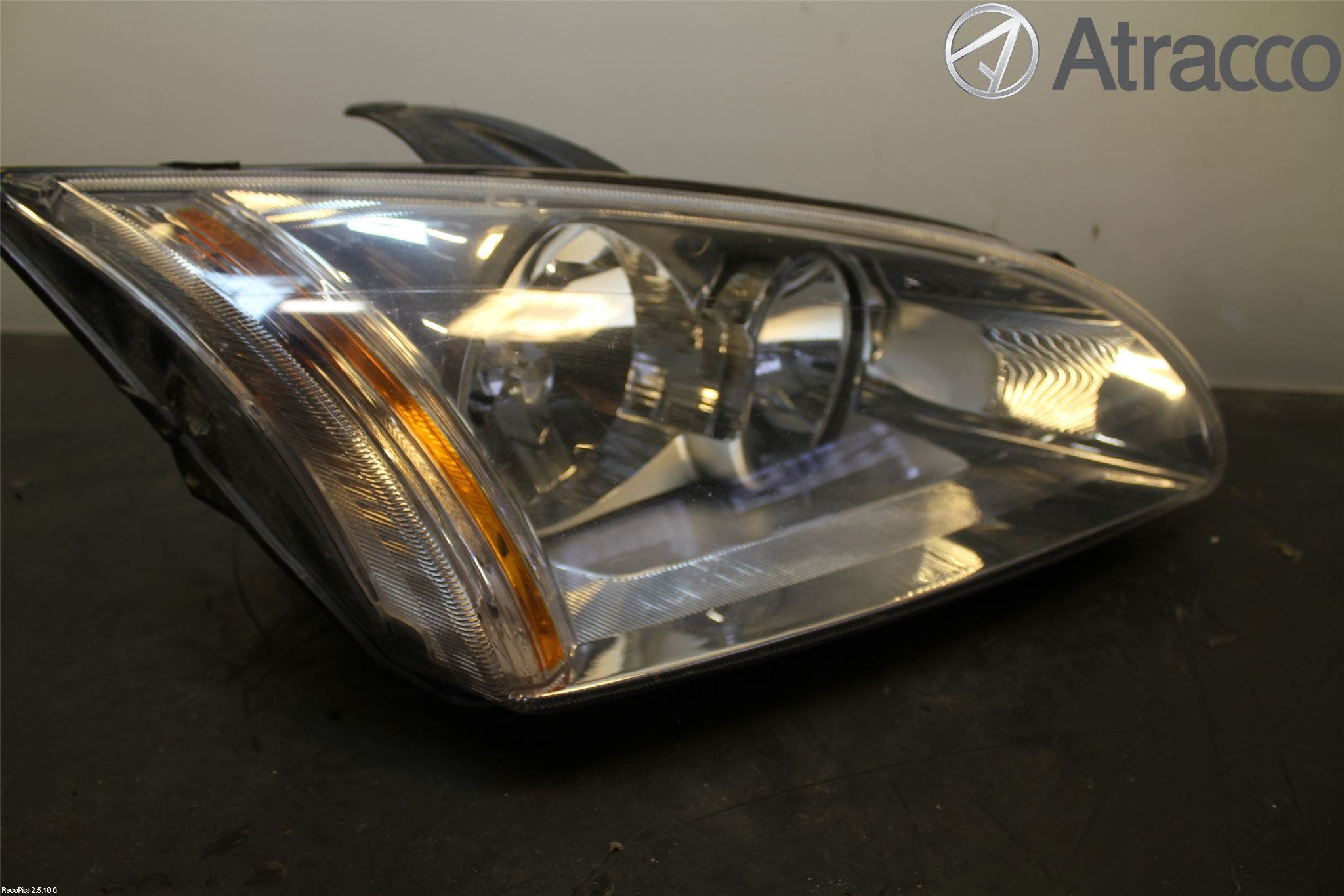 Ford FOCUS 04-07 Strålkastare Höger