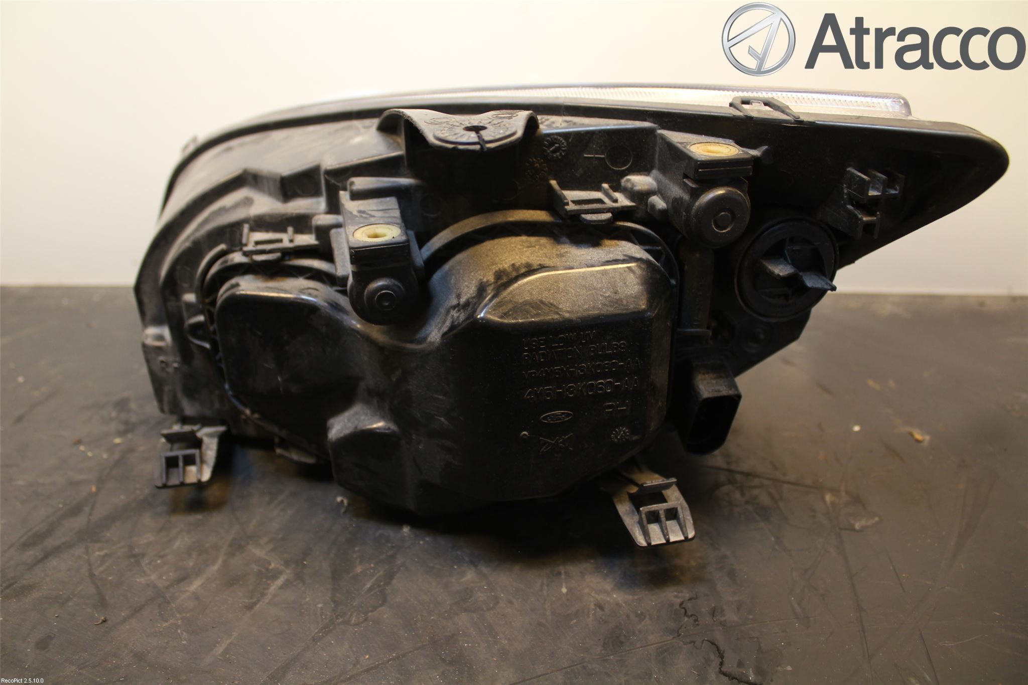 Ford FOCUS     04-07 Strålkastare Höger