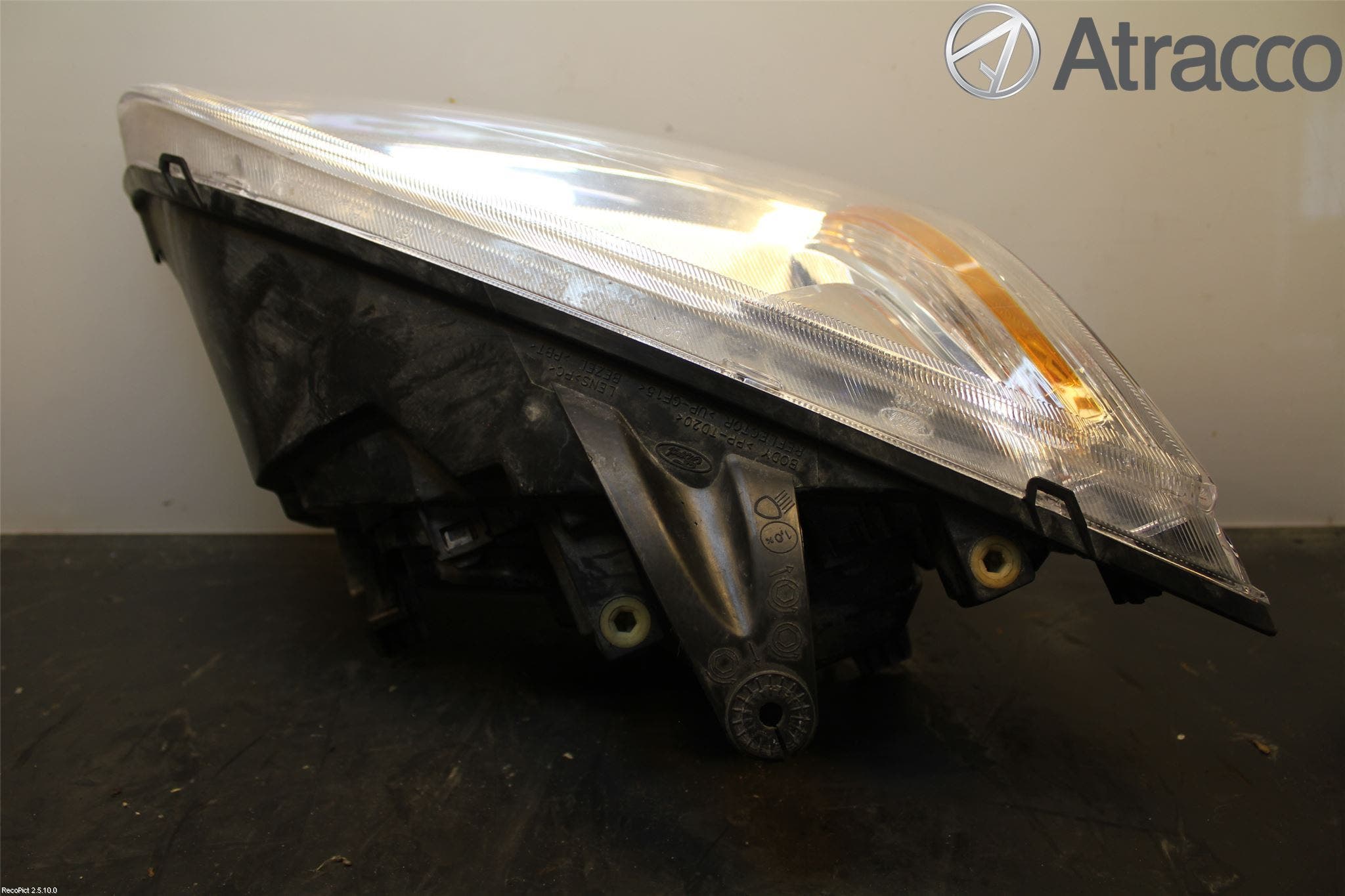 Ford FOCUS 04-07 Strålkastare Höger