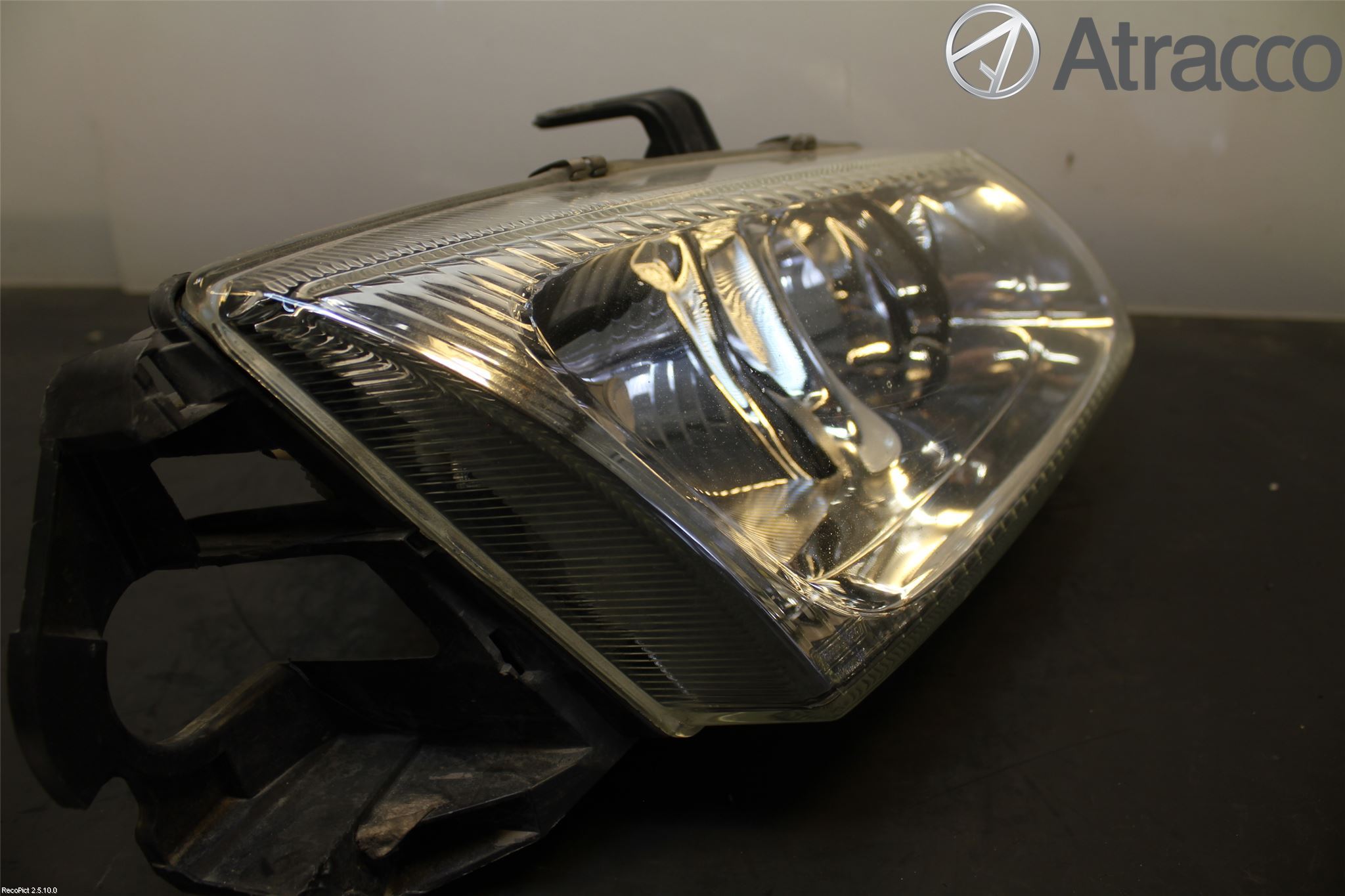 Nissan ALMERA    00-06 Strålkastare Höger