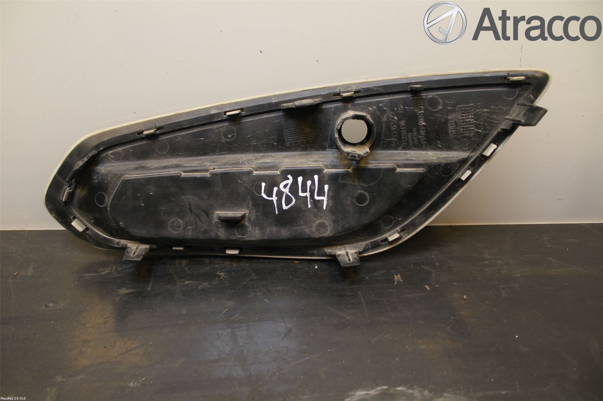 Volvo V60 11-13 Grilldel Höger