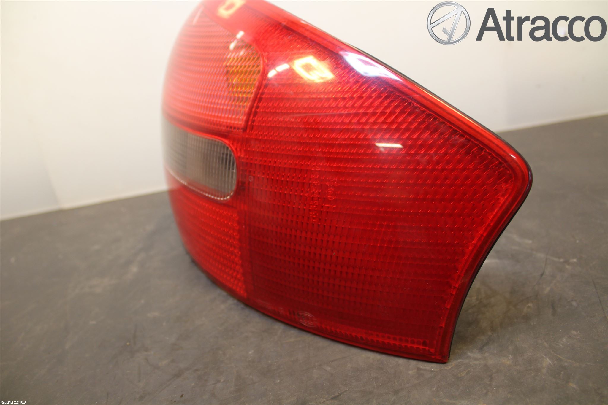 Audi A6/S6     97-05 Bakljus Höger