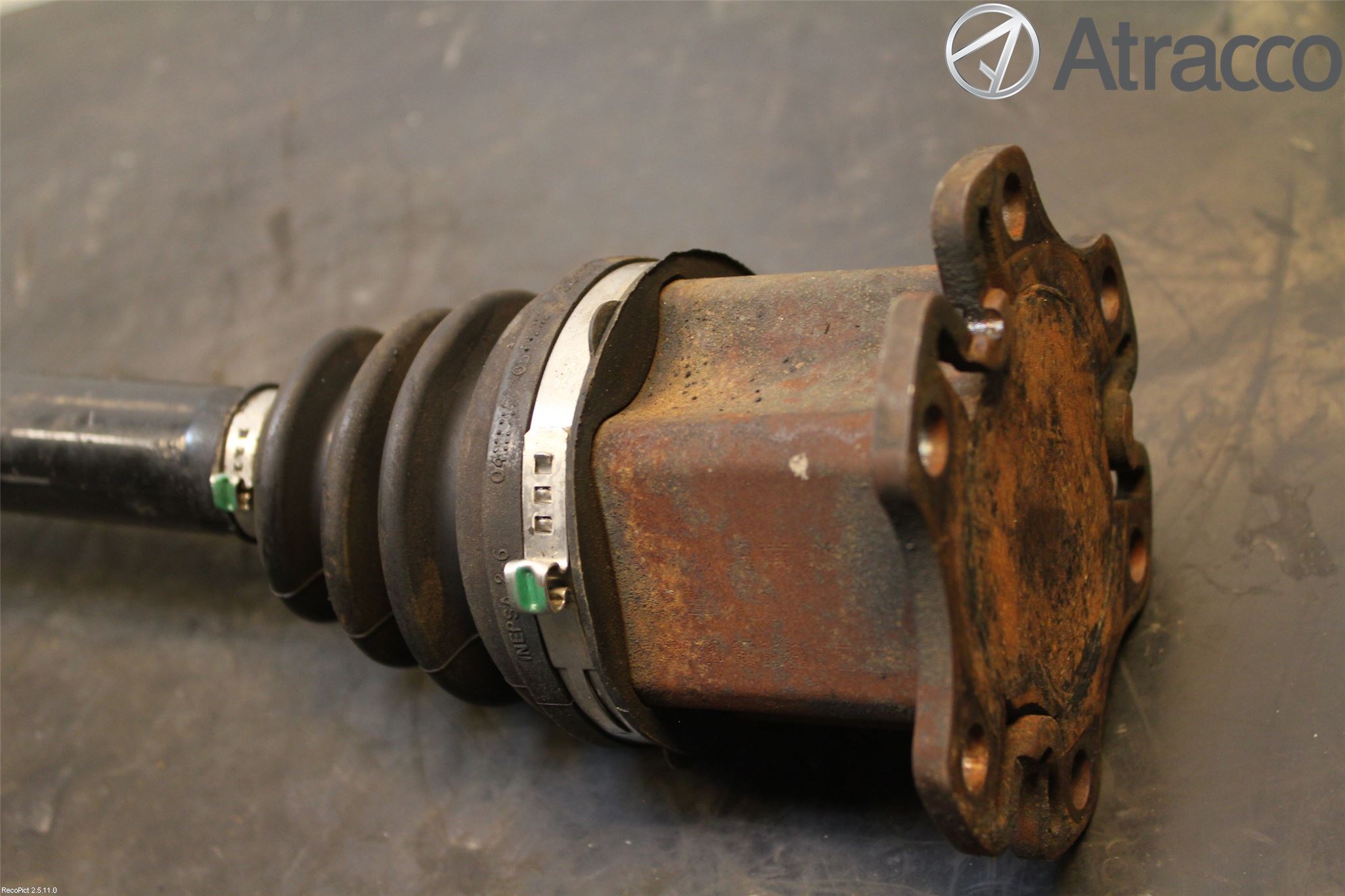 Audi A6/S6     05-11 Drivaxel Fram Höger