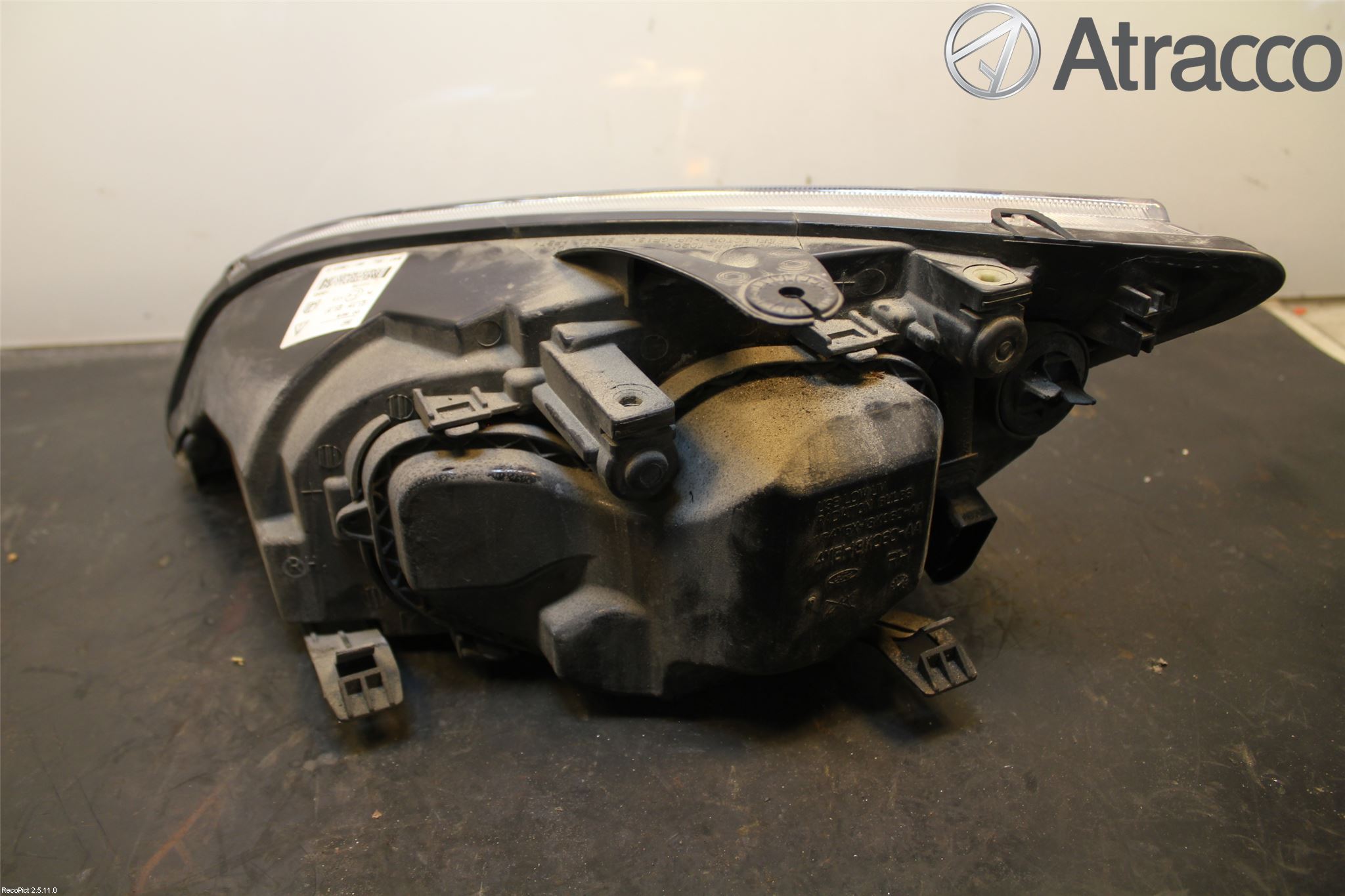 Ford FOCUS     04-07 Strålkastare Höger