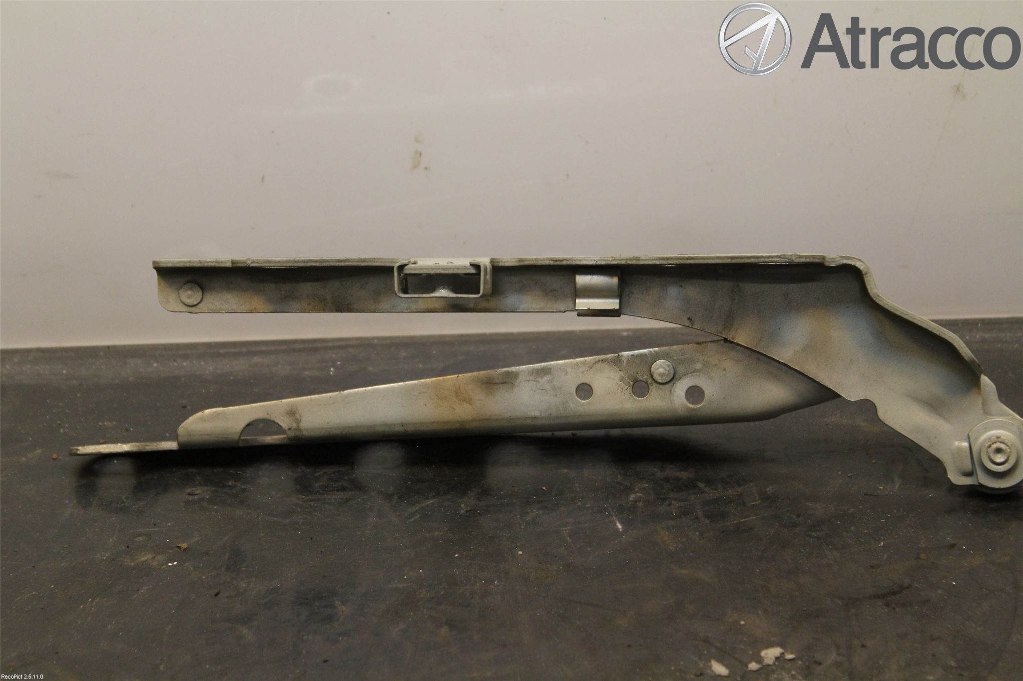 Volvo S60 05-10 Huvgångjärn