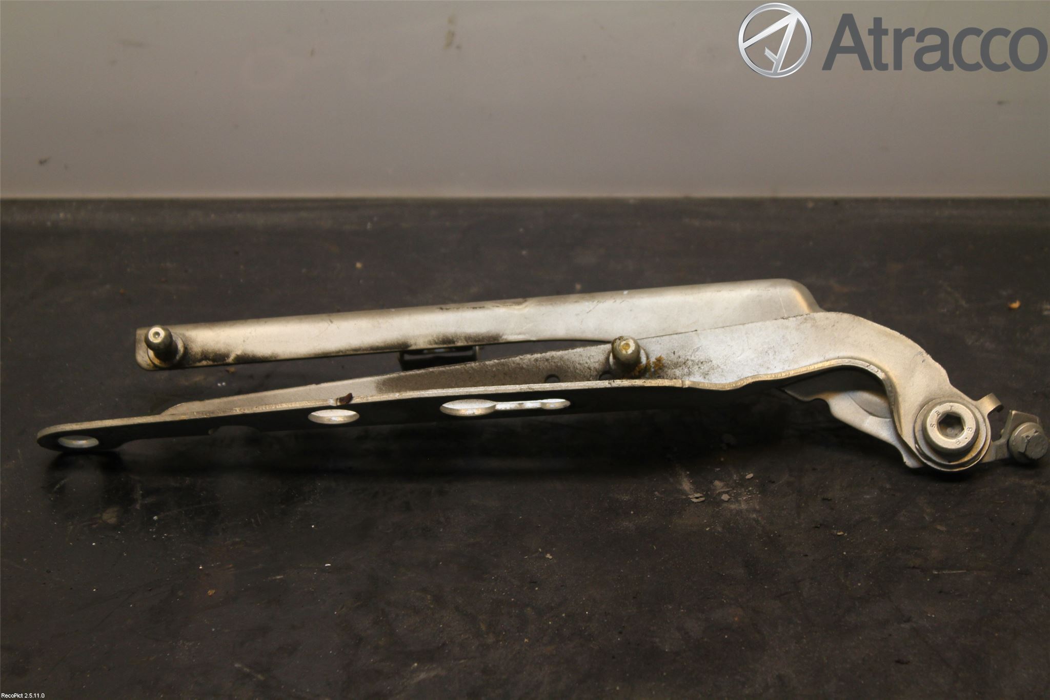 Volvo S60 05-10 Huvgångjärn