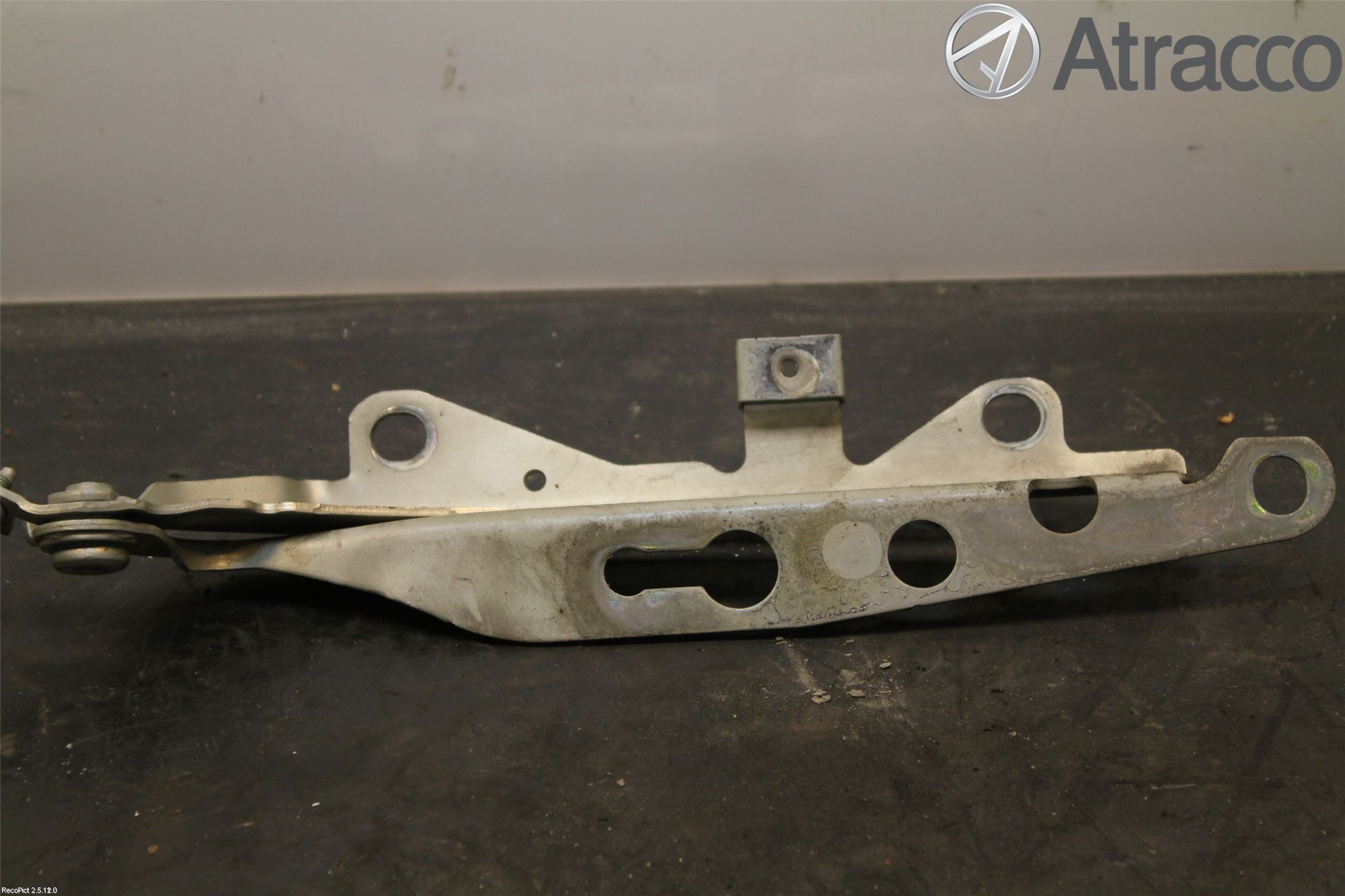 Volvo S60 05-10 Huvgångjärn