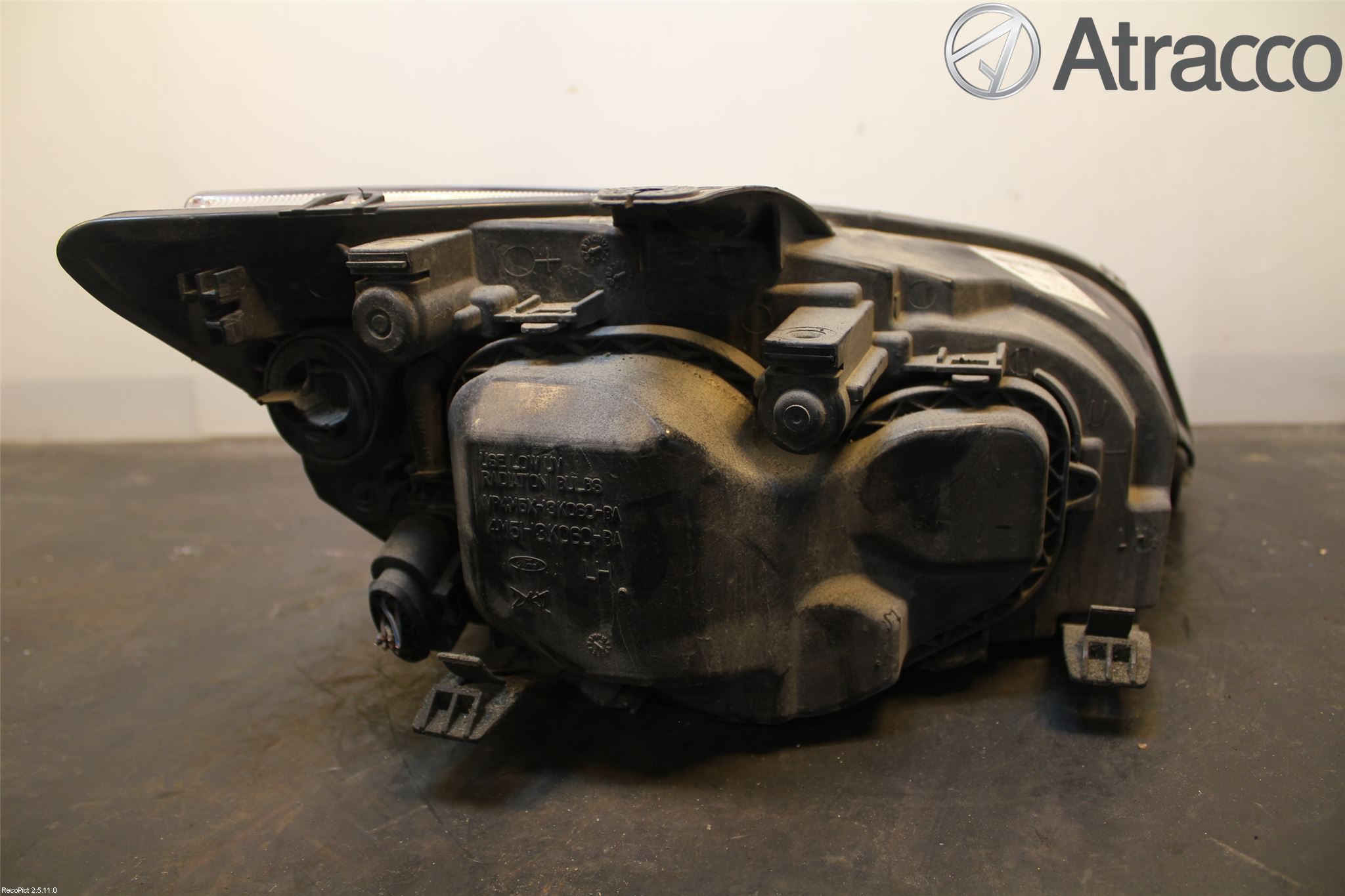 Ford FOCUS     04-07 Strålkastare Vänster