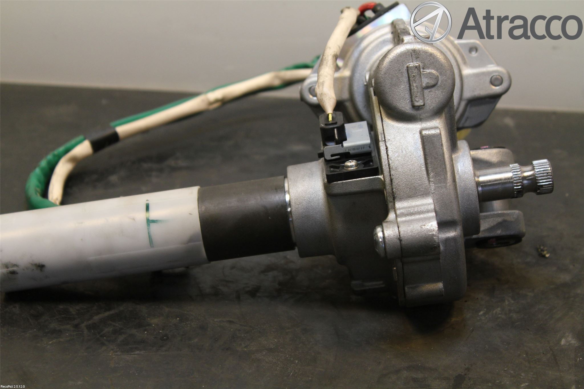 Toyota YARIS XP130 12-14 Rattaxelagg Med Inb Servo