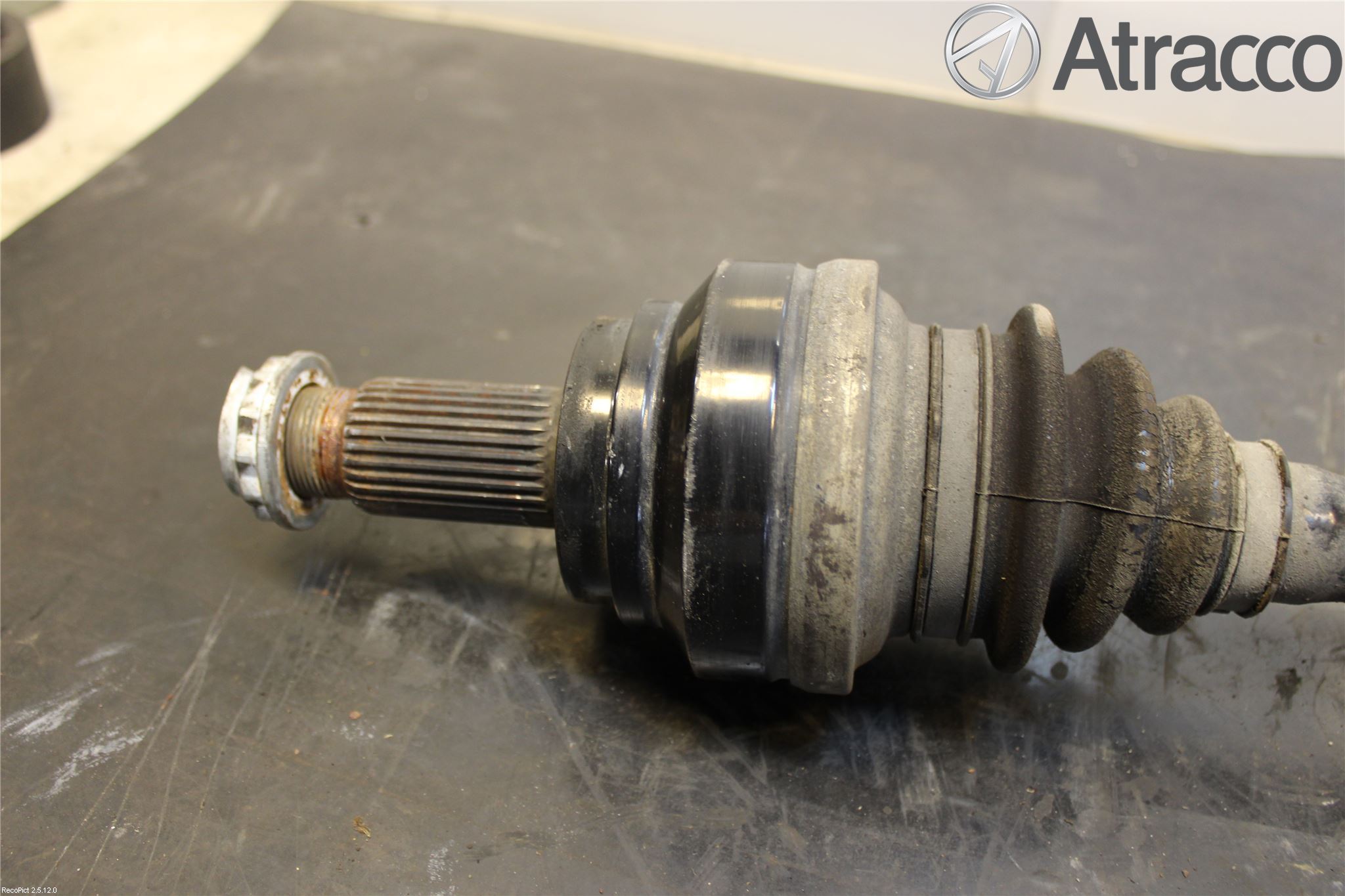 BMW 5 F10/F11/F18 09-17 Drivaxel Bak Höger