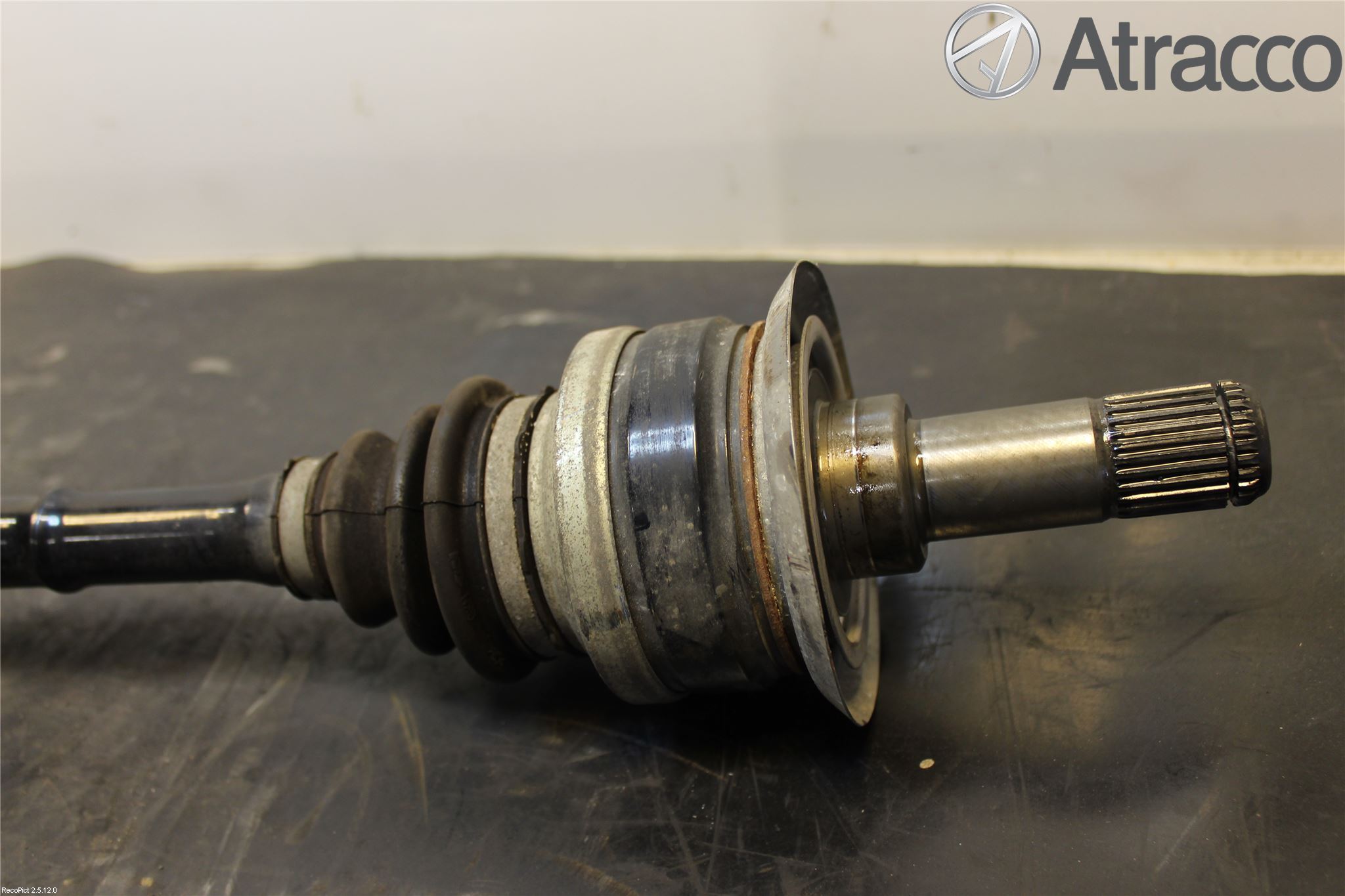 BMW 5 F10/F11/F18 09-17 Drivaxel Bak Höger