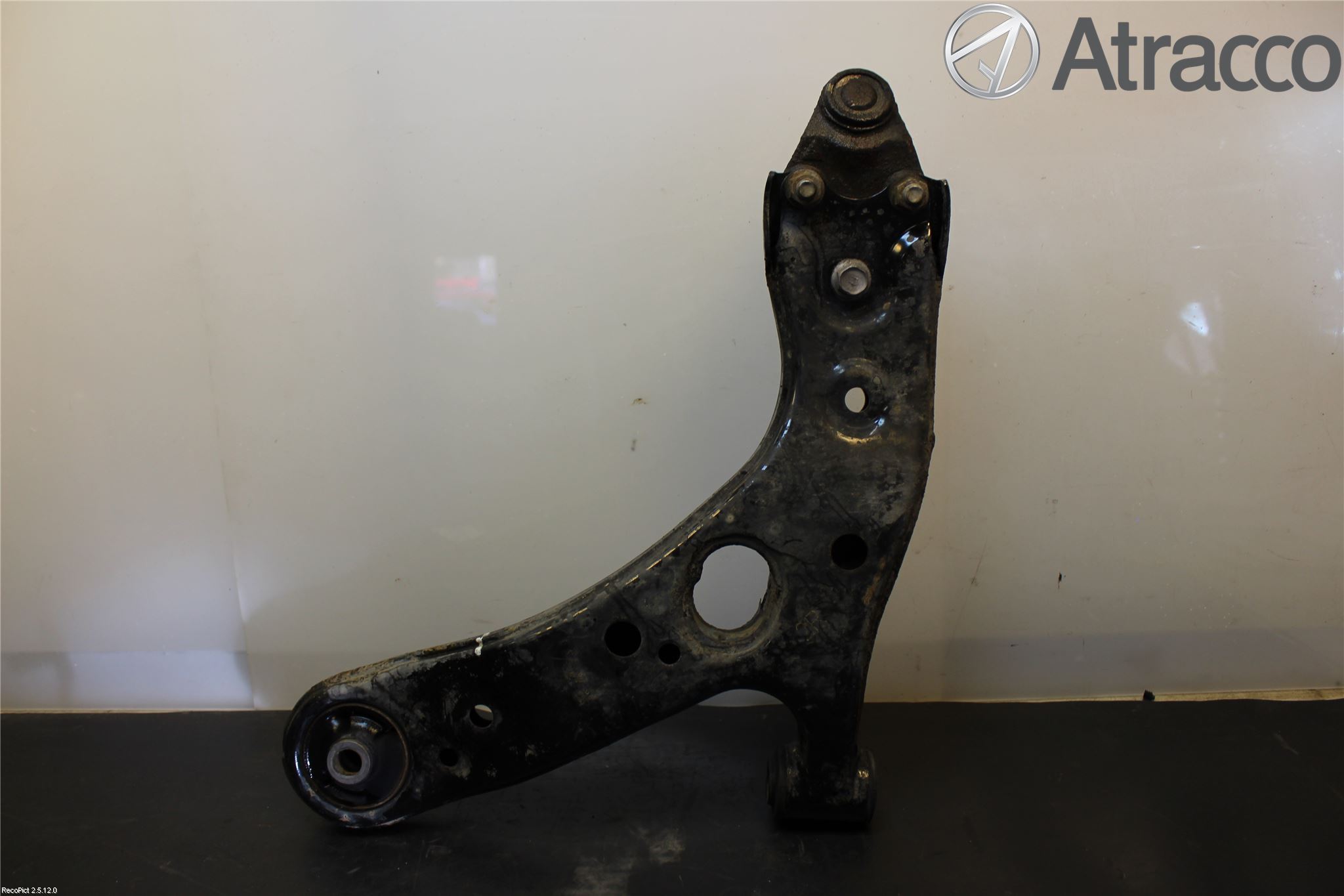 Toyota AVENSIS 09-15 Bärarm Fram Undre Hö