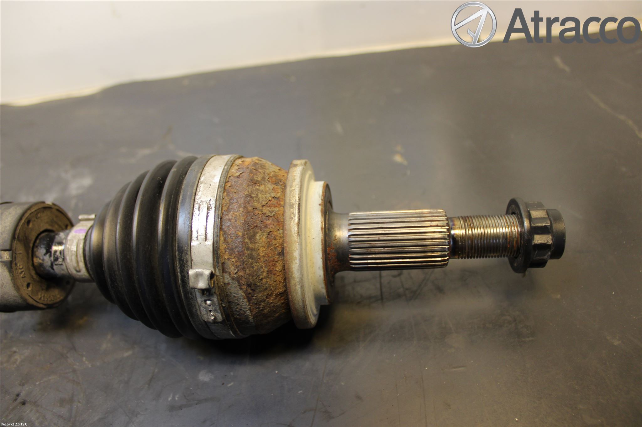 Toyota AVENSIS 09-15 Drivaxel Fram Vänster