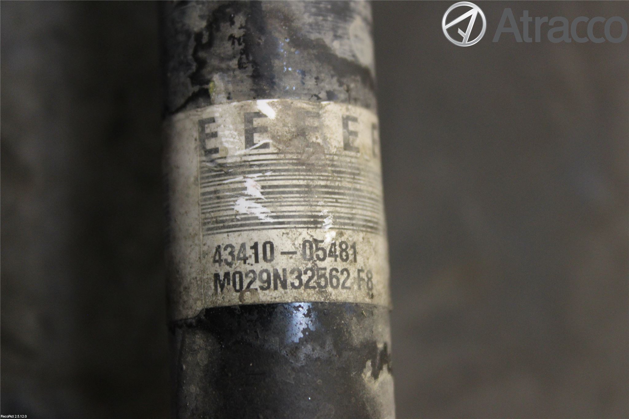 Toyota AVENSIS 09-15 Drivaxel Fram Höger