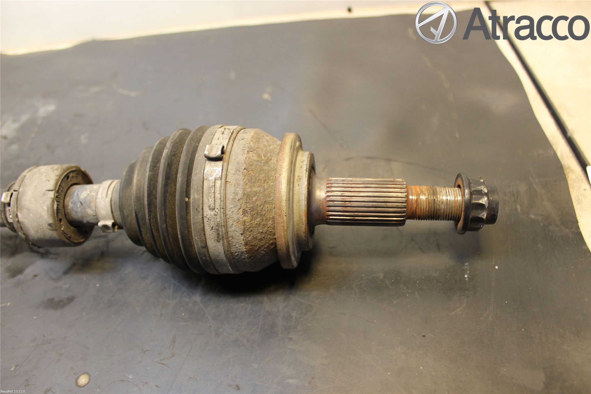 Toyota AVENSIS 09-15 Drivaxel Fram Höger